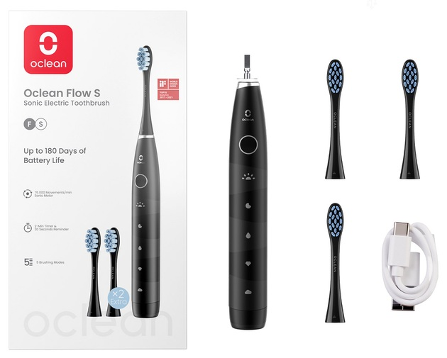 Elektryczna szczoteczka do zębów Oclean Flow S z dodatkowymi główkami i kablem ładującym na białym tle. Szczoteczka jest czarna.