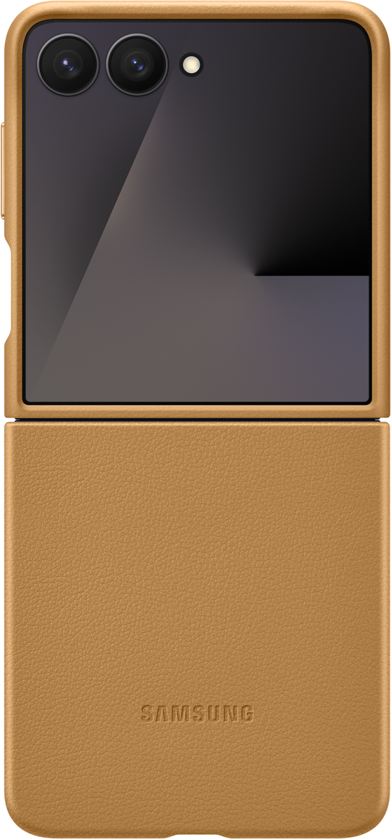 Un telefono piegato con una cover in pelle marrone. Ha un sistema a doppia fotocamera e un piccolo schermo esterno.