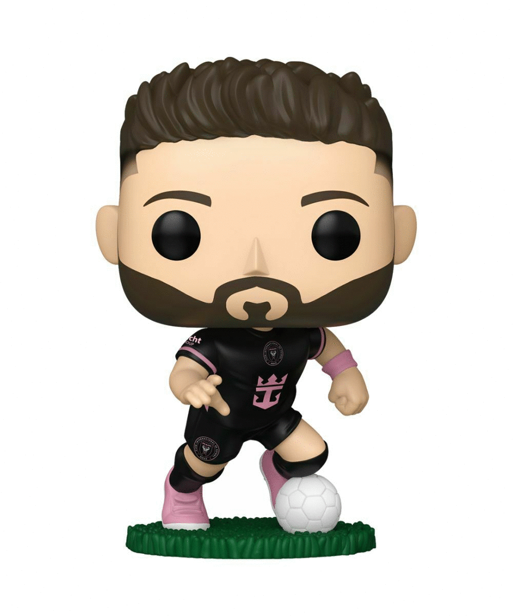 Figurka piłkarza w czarnym mundurze z różowymi akcentami, dryblującego białą piłkę na zielonej podstawie. Figurka ma brodę.