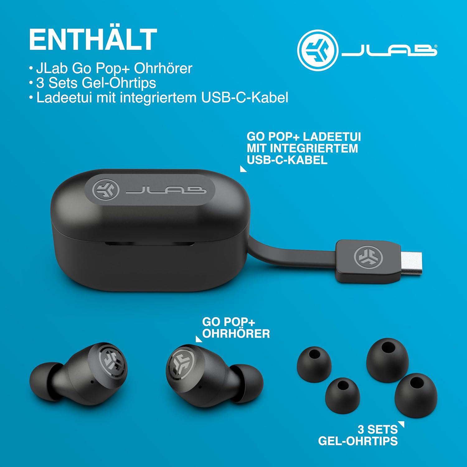 Schwarze JLab Go Pop+ Ohrhörer, Ladeetui und zusätzliche Ohrstöpsel auf blauem Hintergrund. Enthält ein USB-C-Kabel.