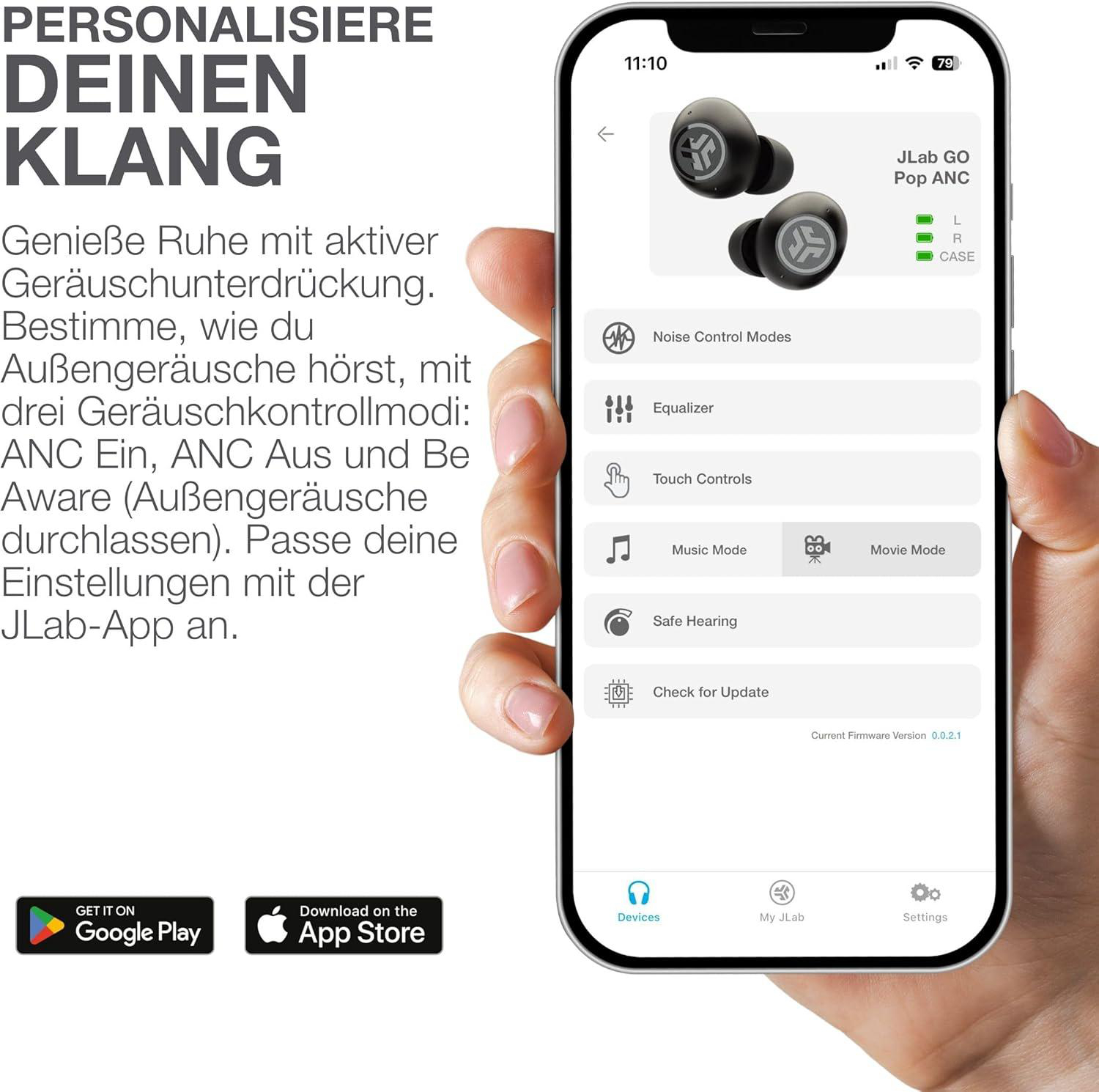 Eine Hand hält ein Telefon mit JLab GO Pop ANC-Ohrhörern. App-Optionen umfassen Noise Control, Equalizer und Music Mode.