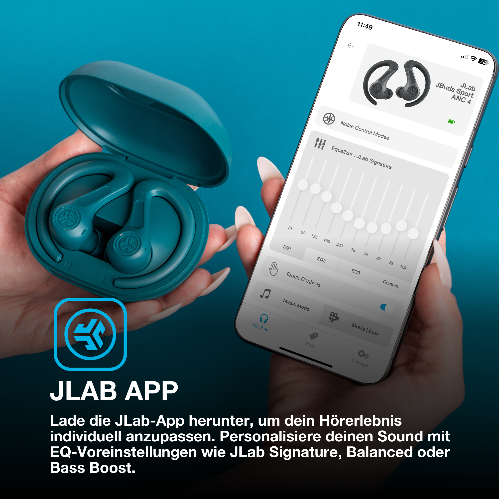 Person hält Ohrhörer und Telefon mit App-Einstellungen. Türkisfarbene Ohrhörer in geöffneter Hülle.