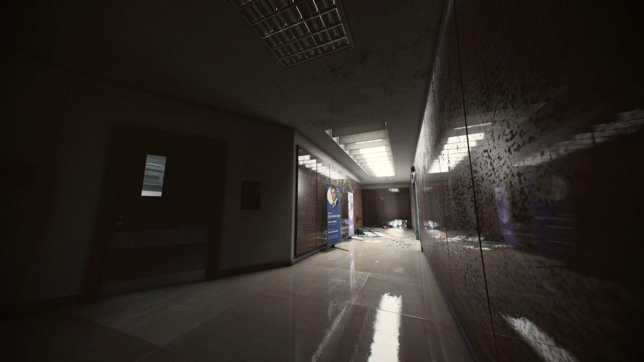 Dunkler Flur mit glänzendem Boden. Licht reflektiert. Türen links, Korridor mit Plakaten und Trümmern. Deckenleuchten.