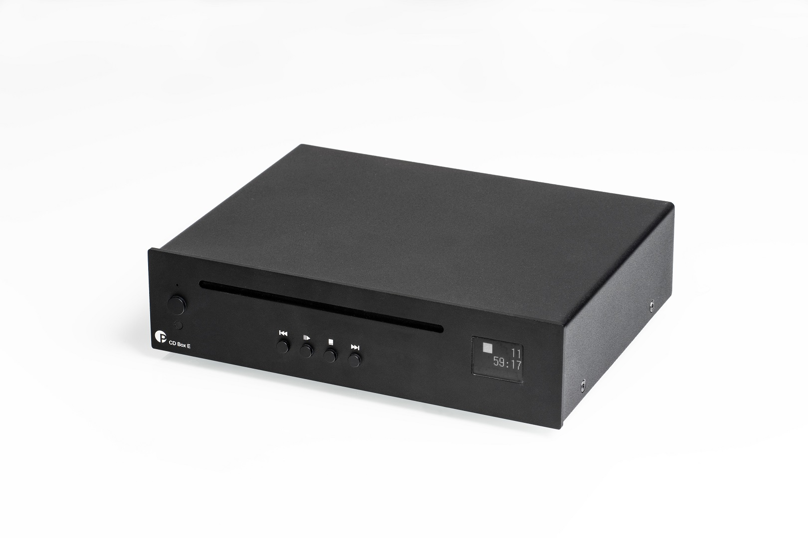Ein schwarzer CD-Player auf weißem Grund. Er hat Knöpfe und ein Display mit der Anzeige '11 59:17'. Die Marke ist CD Box E.