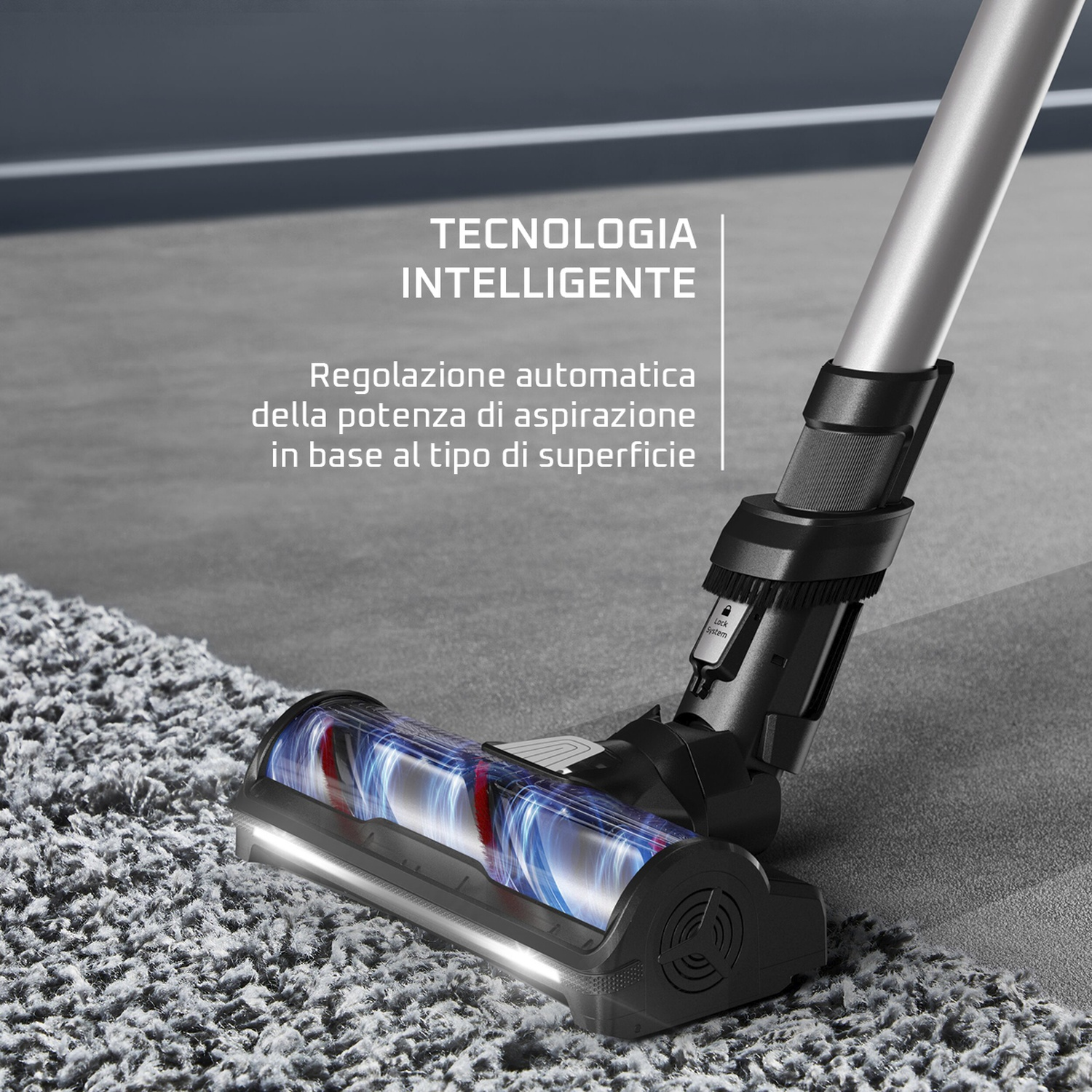 Primo piano di una testina per aspirapolvere su un tappeto. Il testo recita: Tecnologia intelligente, regolazione automatica della potenza.