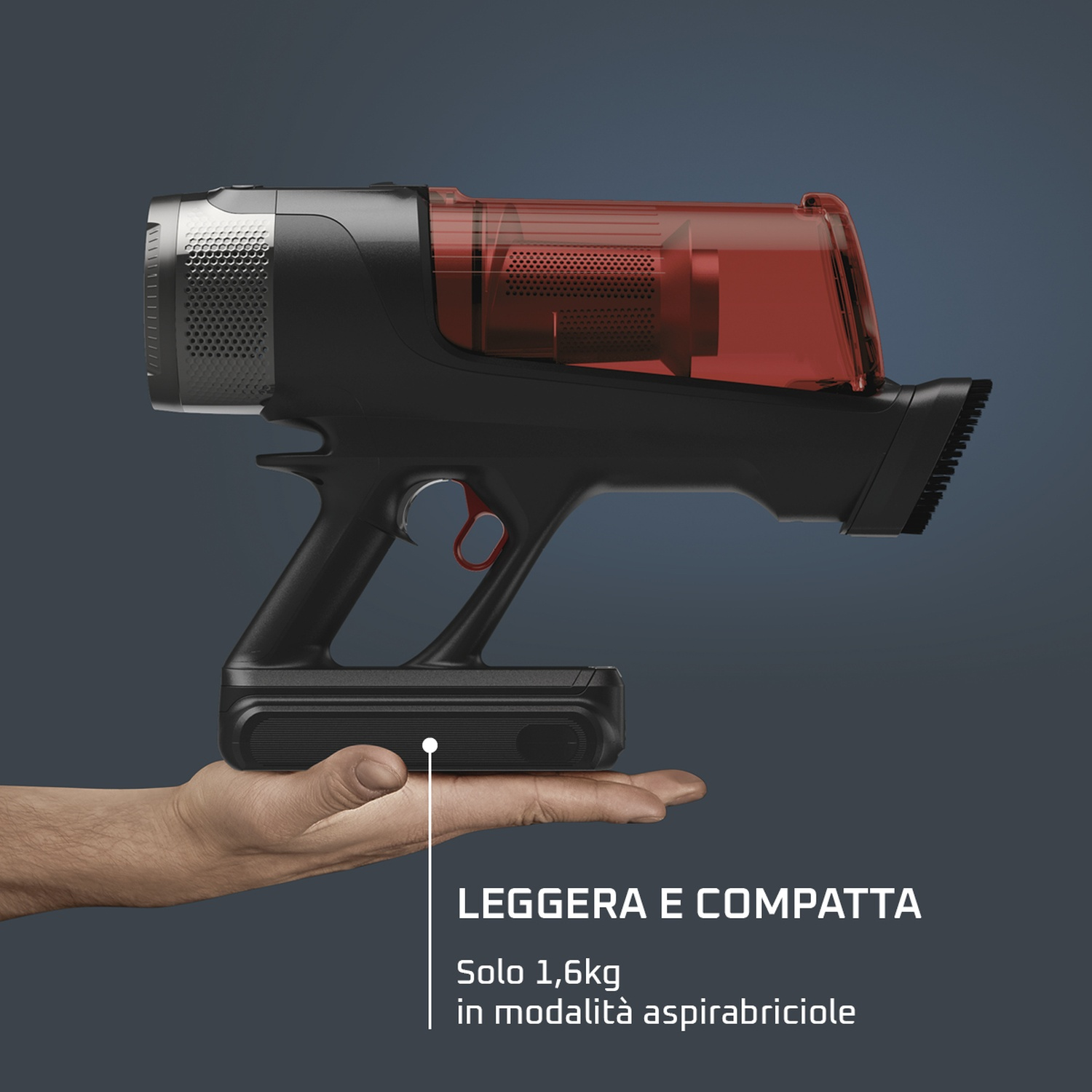 Un aspirapolvere senza fili nero e rosso è tenuto in mano. Il testo dice che è leggero e compatto, con un peso di 1,6 kg come aspirapolvere a mano.