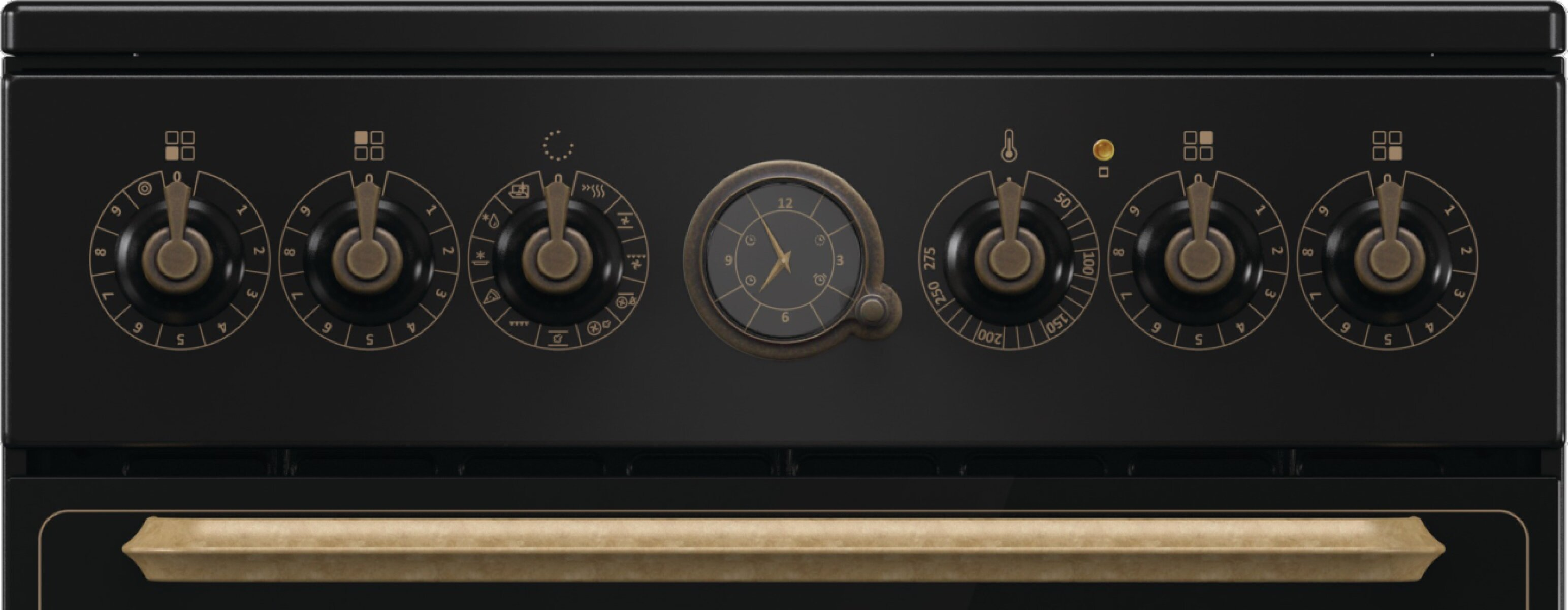 Czarny przód piekarnika z mosiężnymi pokrętłami i zegarem. Uchwyt drzwi piekarnika jest mosiężny. Pokrętła do ustawiania temperatury i piekarnika.