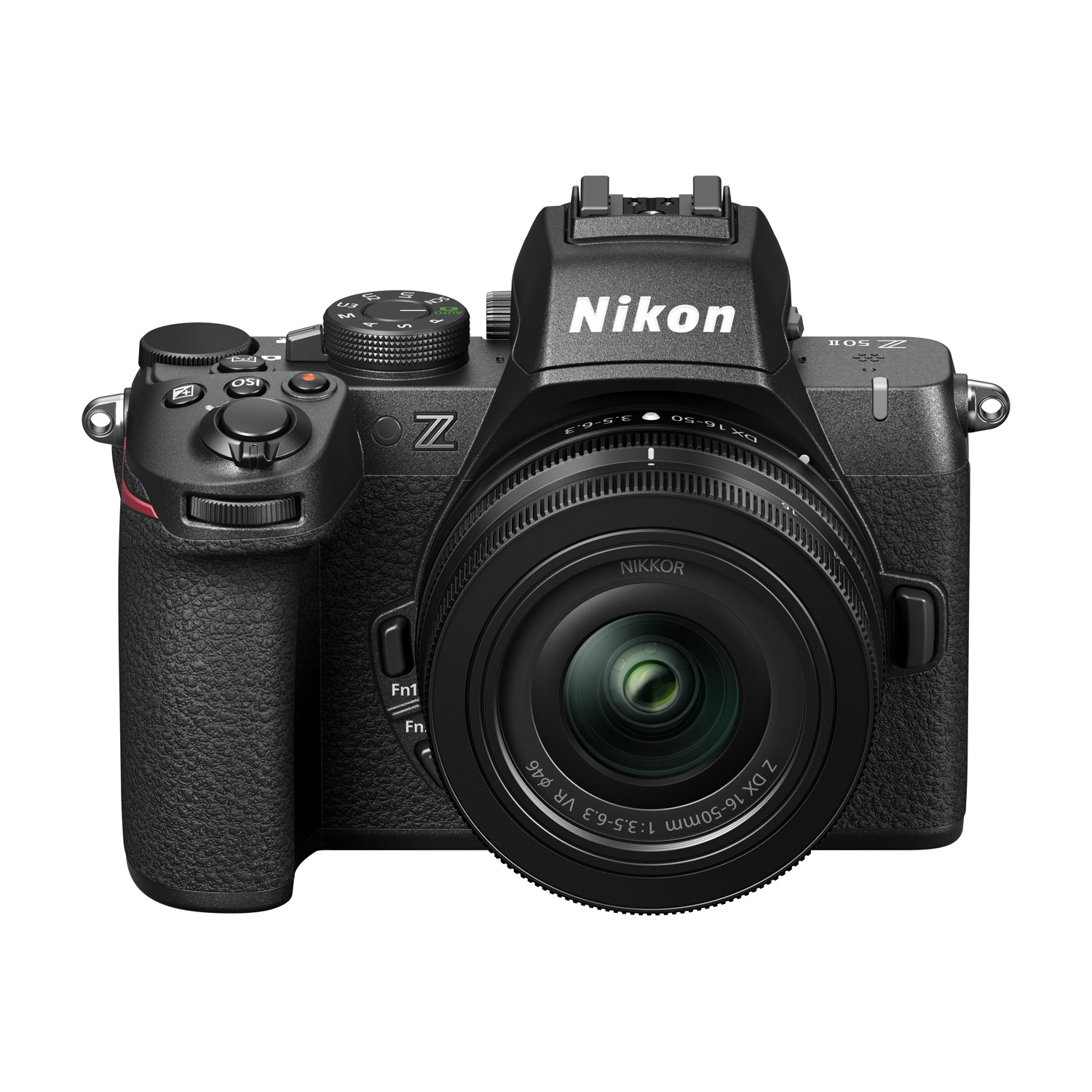 Una fotocamera nera Nikon Z 50 II con un obiettivo. L'obiettivo è un Nikkor Z DX 16-50mm 1:3.5-6.3 VR.