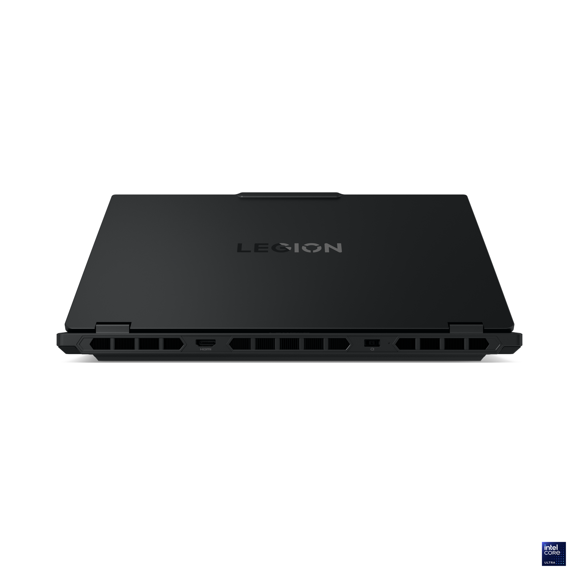 Siyah arka planda Legion logolu siyah dizüstü bilgisayar. Bağlantı noktaları görünür. Köşede Intel Core Ultra etiketi.