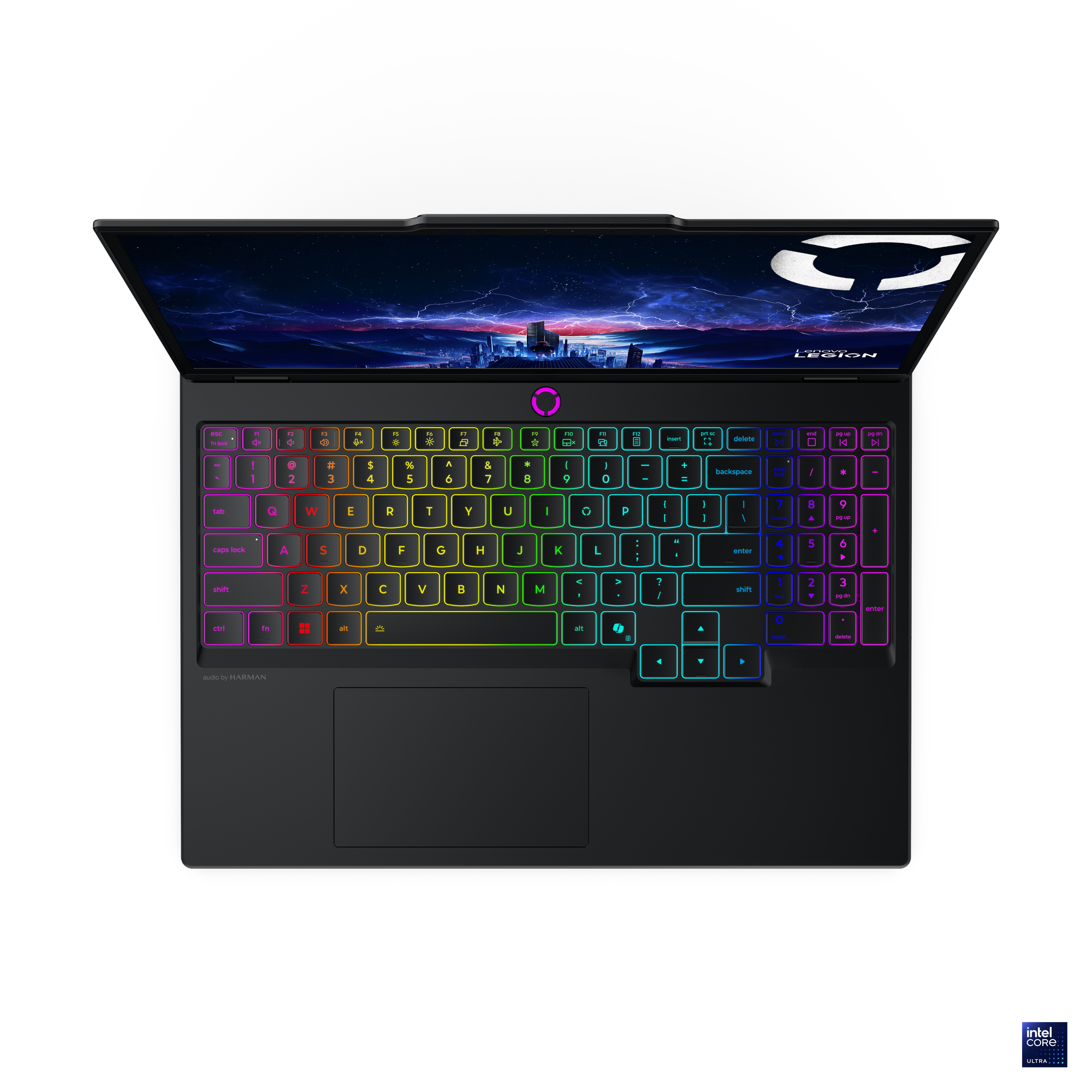 Açık dizüstü bilgisayar, gökkuşağı renkleriyle aydınlatılmış klavye. Ekran, şimşeklerle şehir silüetini gösteriyor. Lenovo Legion logosu görülebilir.