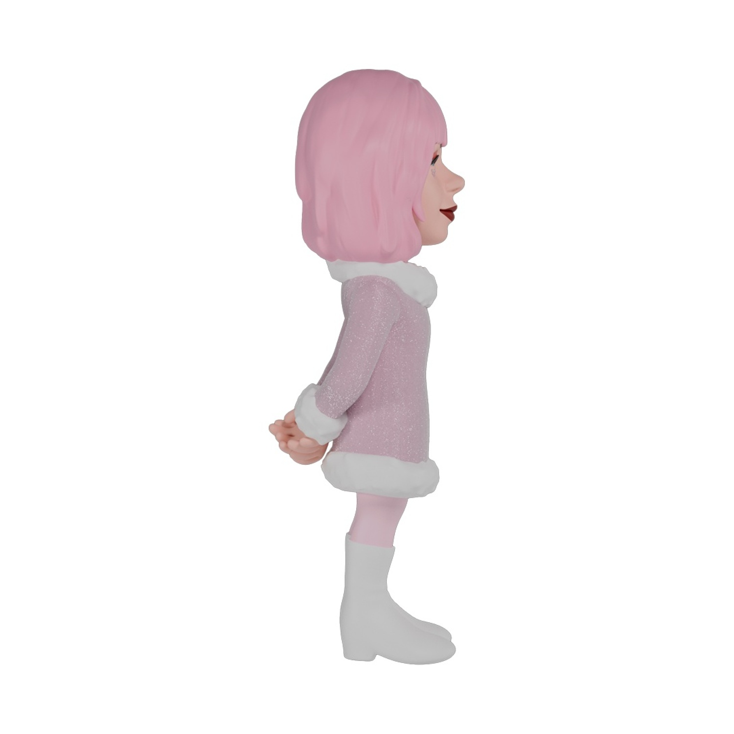 Una bambola di profilo, con un vestito rosa con finiture e stivali bianchi, capelli rosa e mani giunte dietro la schiena.