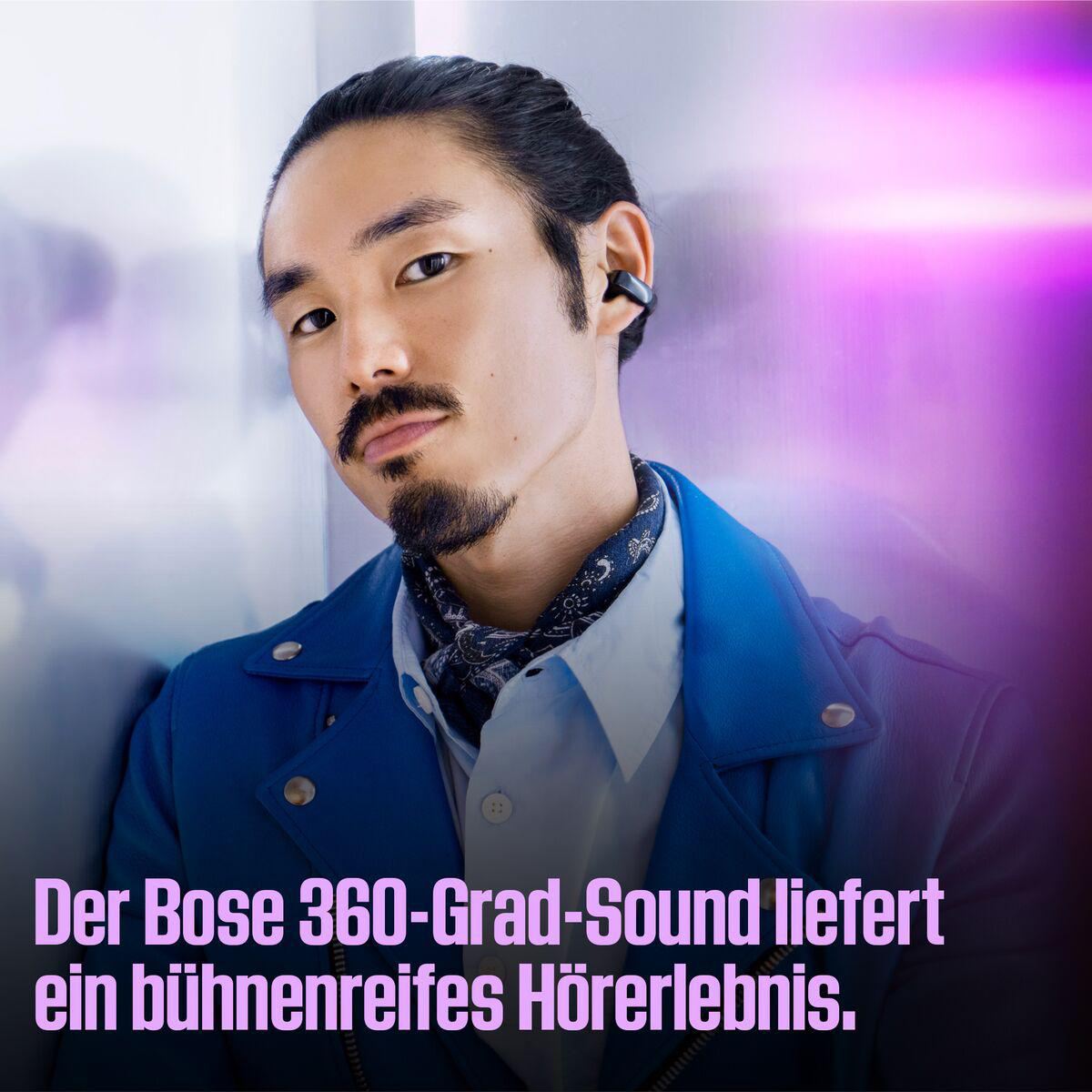 Asiatischer Mann mit blauem Jackett und Ohrhörern. Text unten: 'Der Bose 360-Grad-Sound liefert ein bühnenreifes Hörerlebnis'.