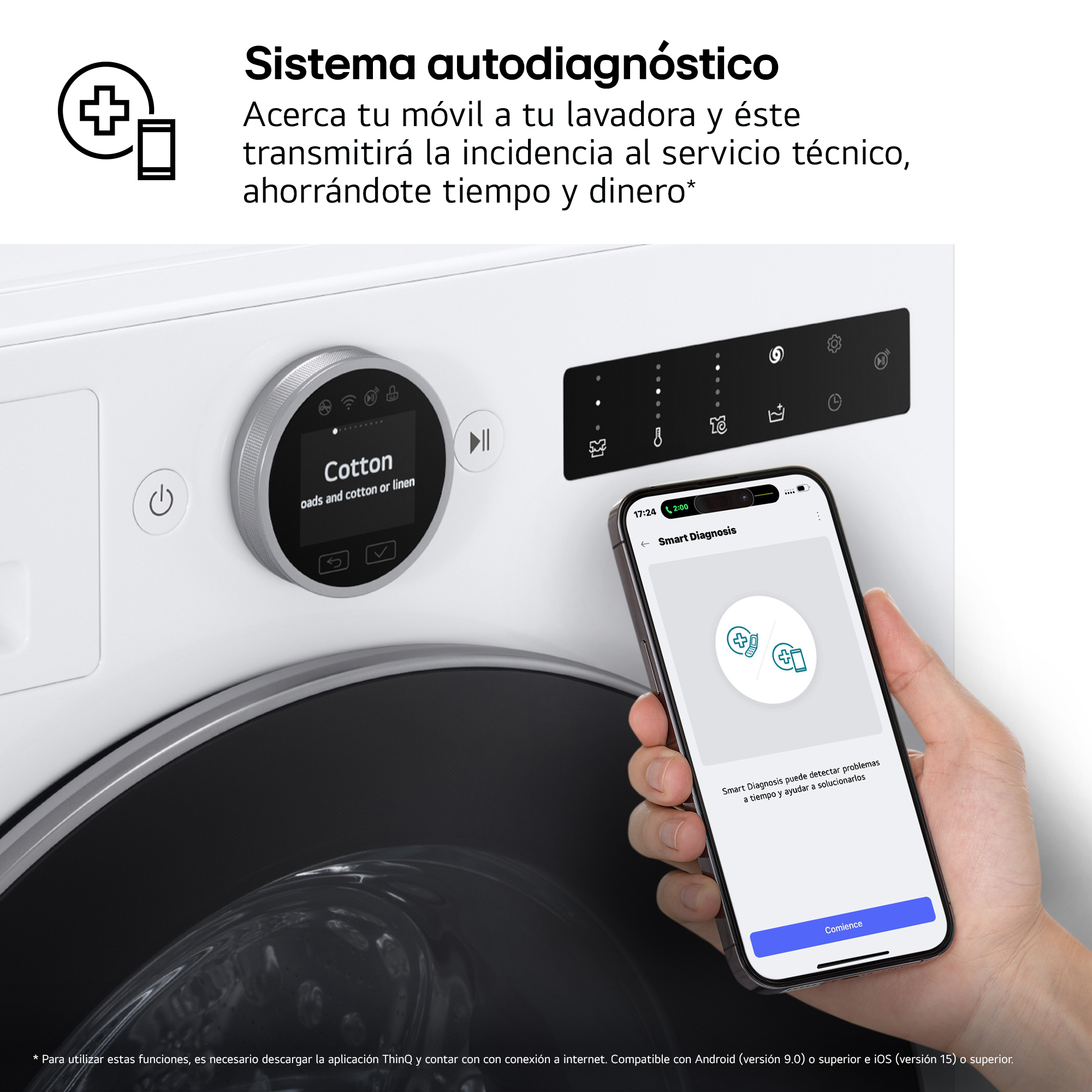 Una mano sostiene un teléfono que muestra la aplicación de diagnóstico de una lavadora. Una lavadora está en el fondo.