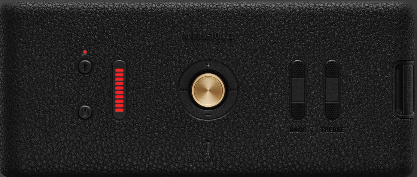 Altoparlante nero con dettagli dorati. Controlli volume, bassi e acuti. Indicatori di alimentazione e Bluetooth visibili.
