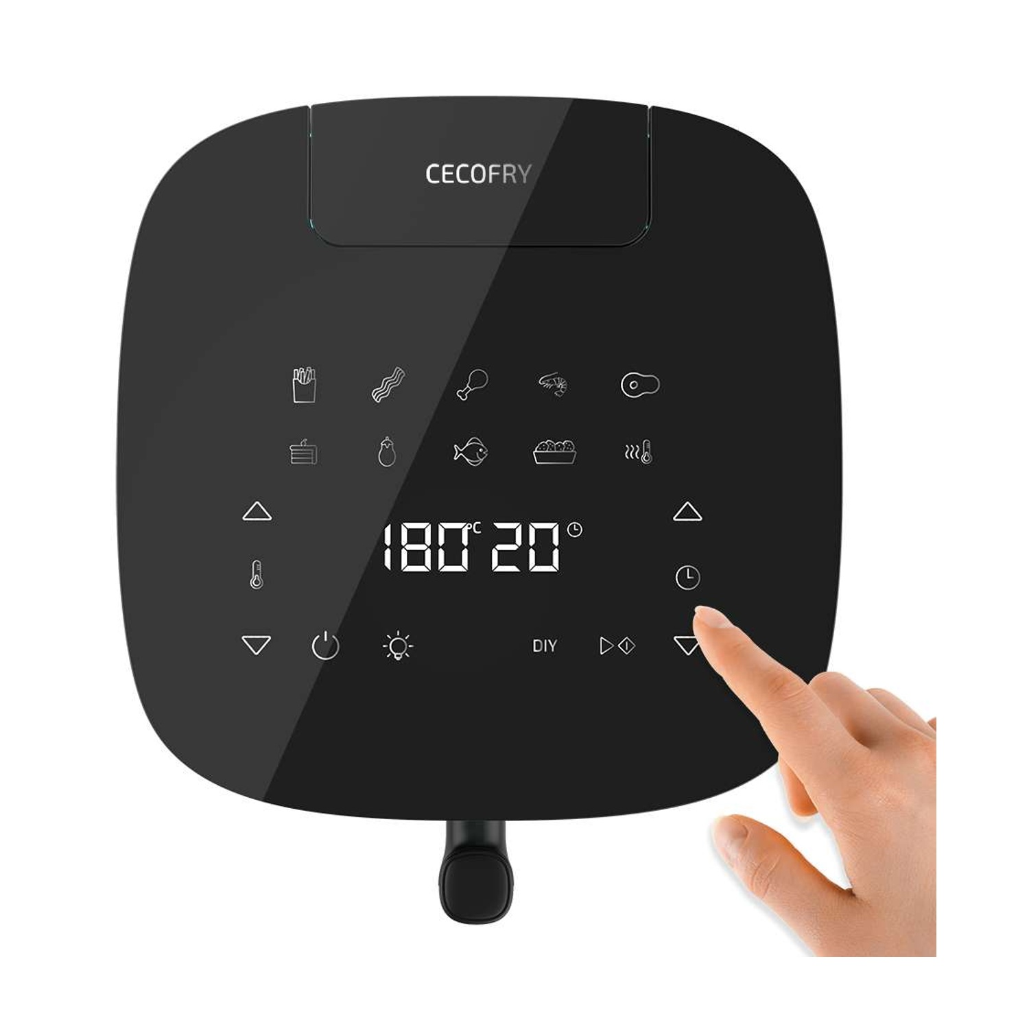 Friggitrice ad aria nera con display digitale che mostra 180 gradi e 20 minuti. Una mano tocca il pannello di controllo.