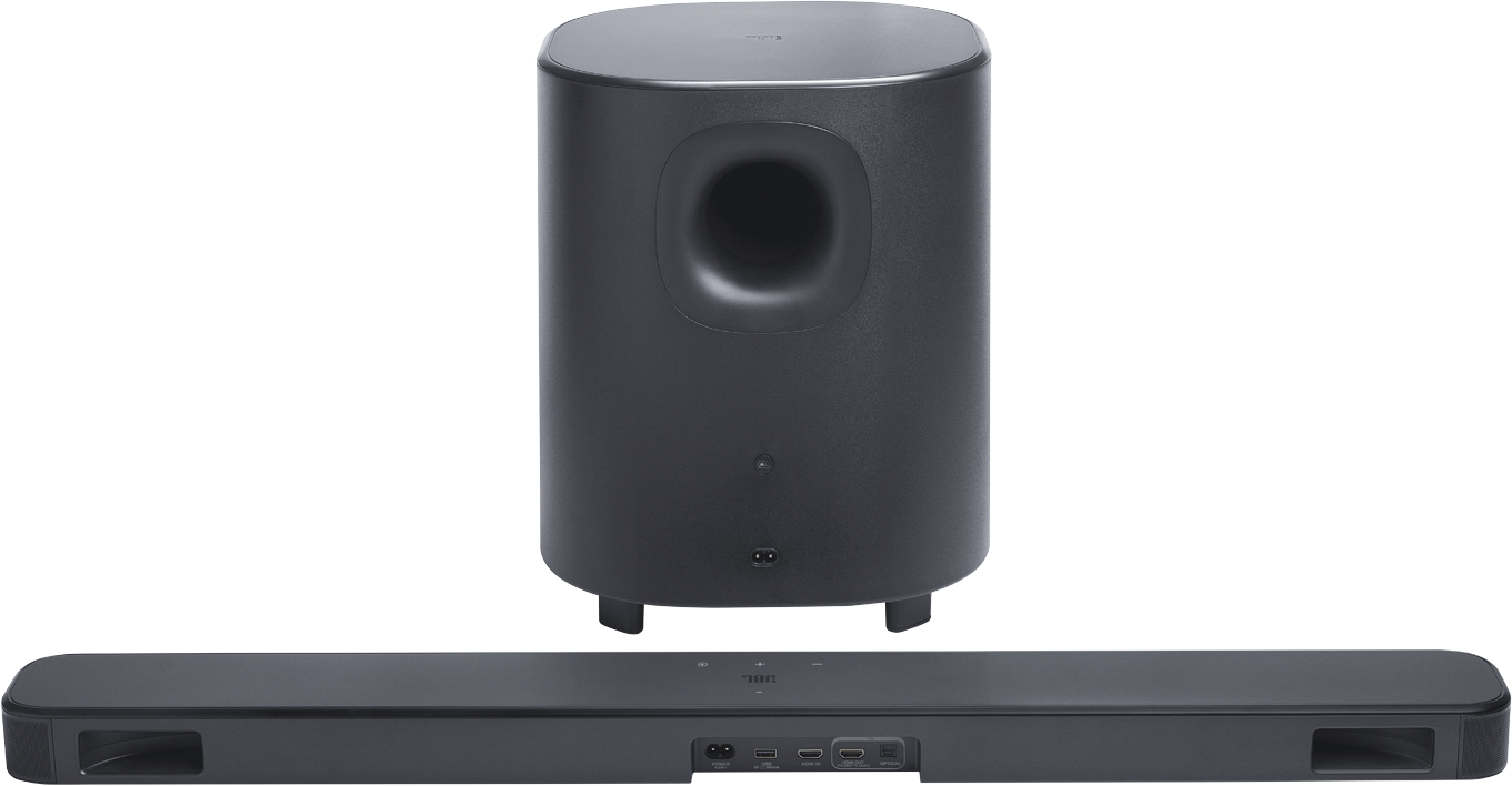 Sötétszürke soundbar és mélynyomó készlet fekete háttér előtt. A mélynyomó magas és kerek, van rajta egy nyílás, a soundbar hosszú és lapos.