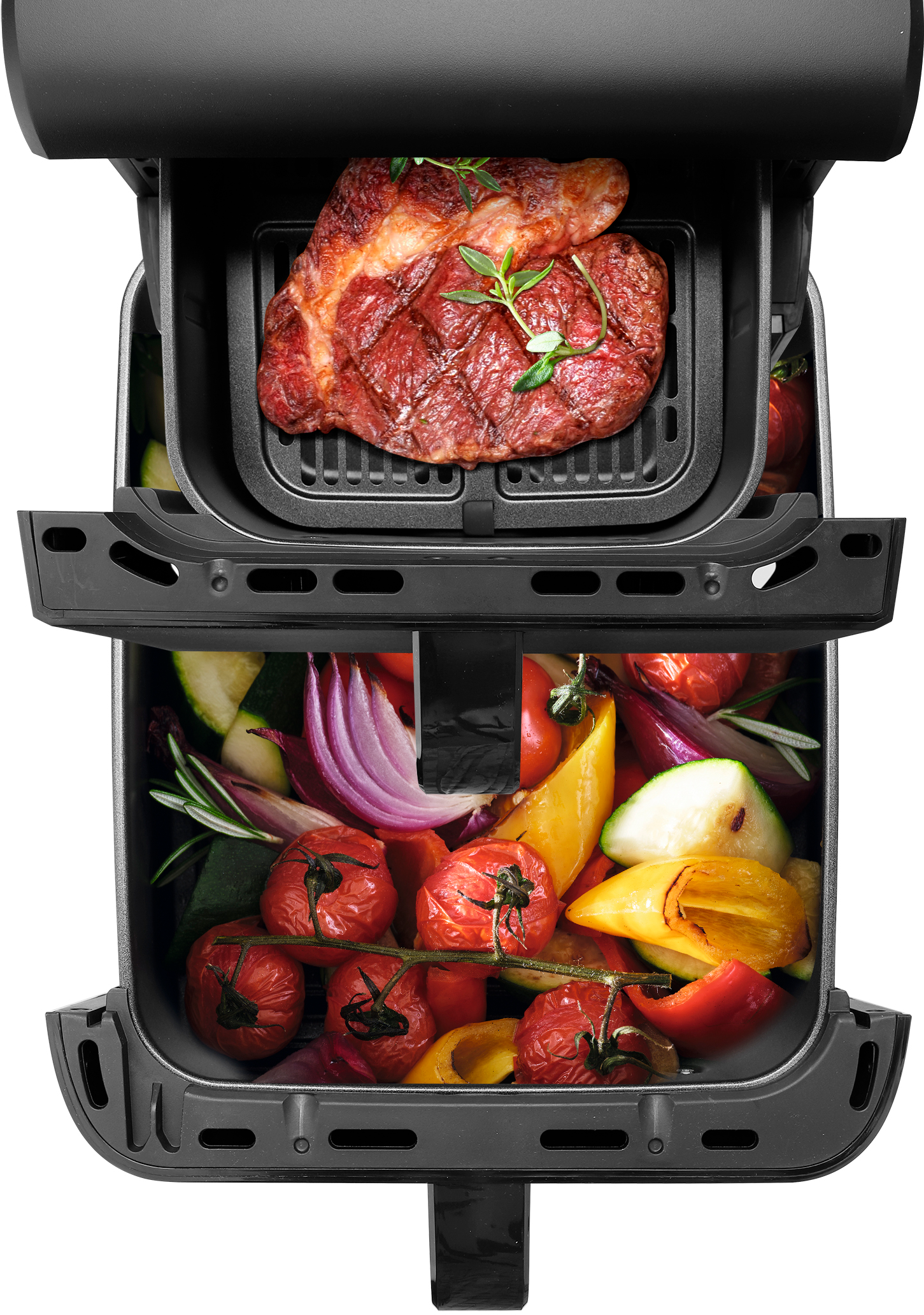 Heißluftfritteuse mit Steak und Gemüse. Steak oben, Gemüse (Tomaten, Paprika, Zwiebeln, Zucchini) unten.