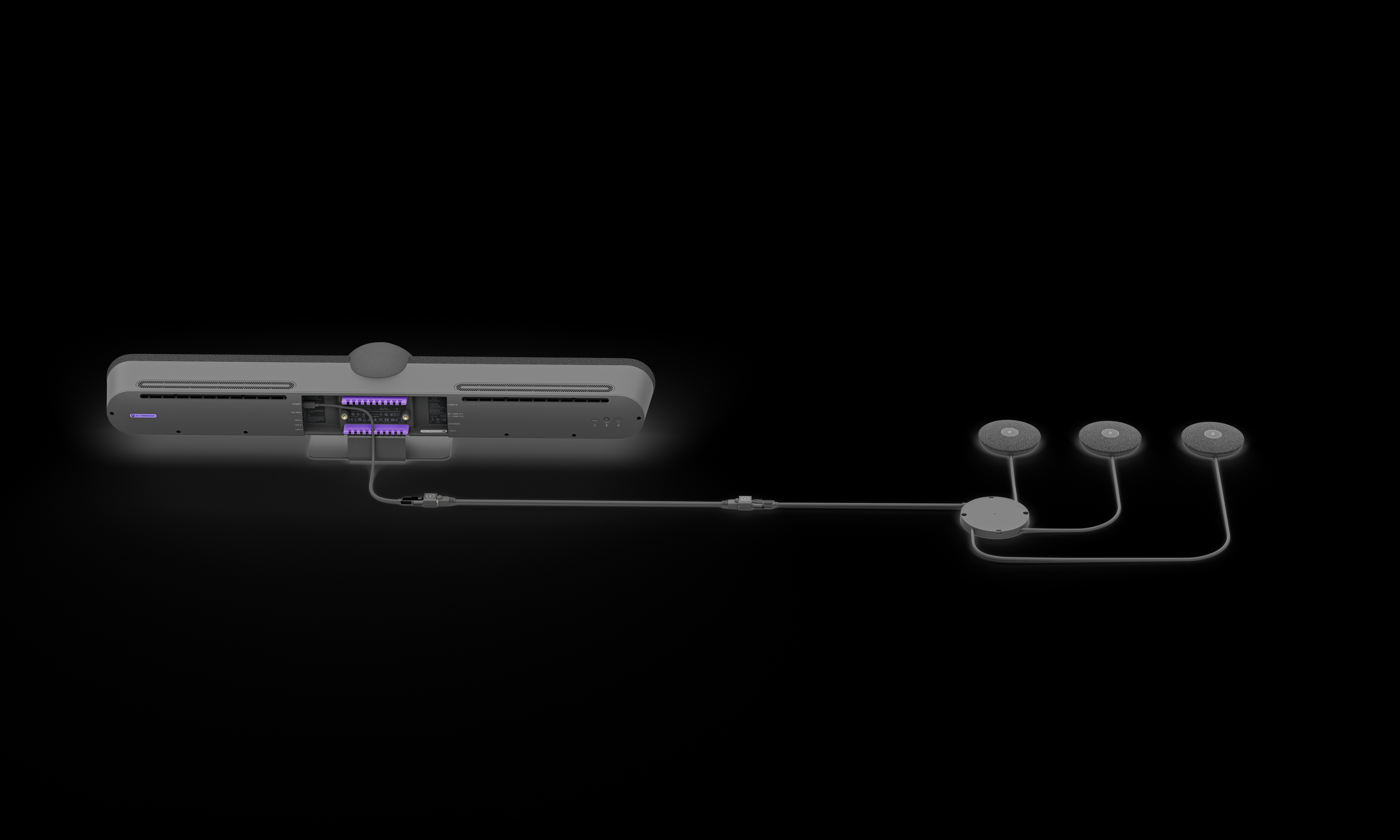 Ein Gerät mit Lautsprecher und mehreren Mikrofonen, die durch Kabel verbunden sind. Der Hintergrund ist schwarz, das Gerät grau und lila.