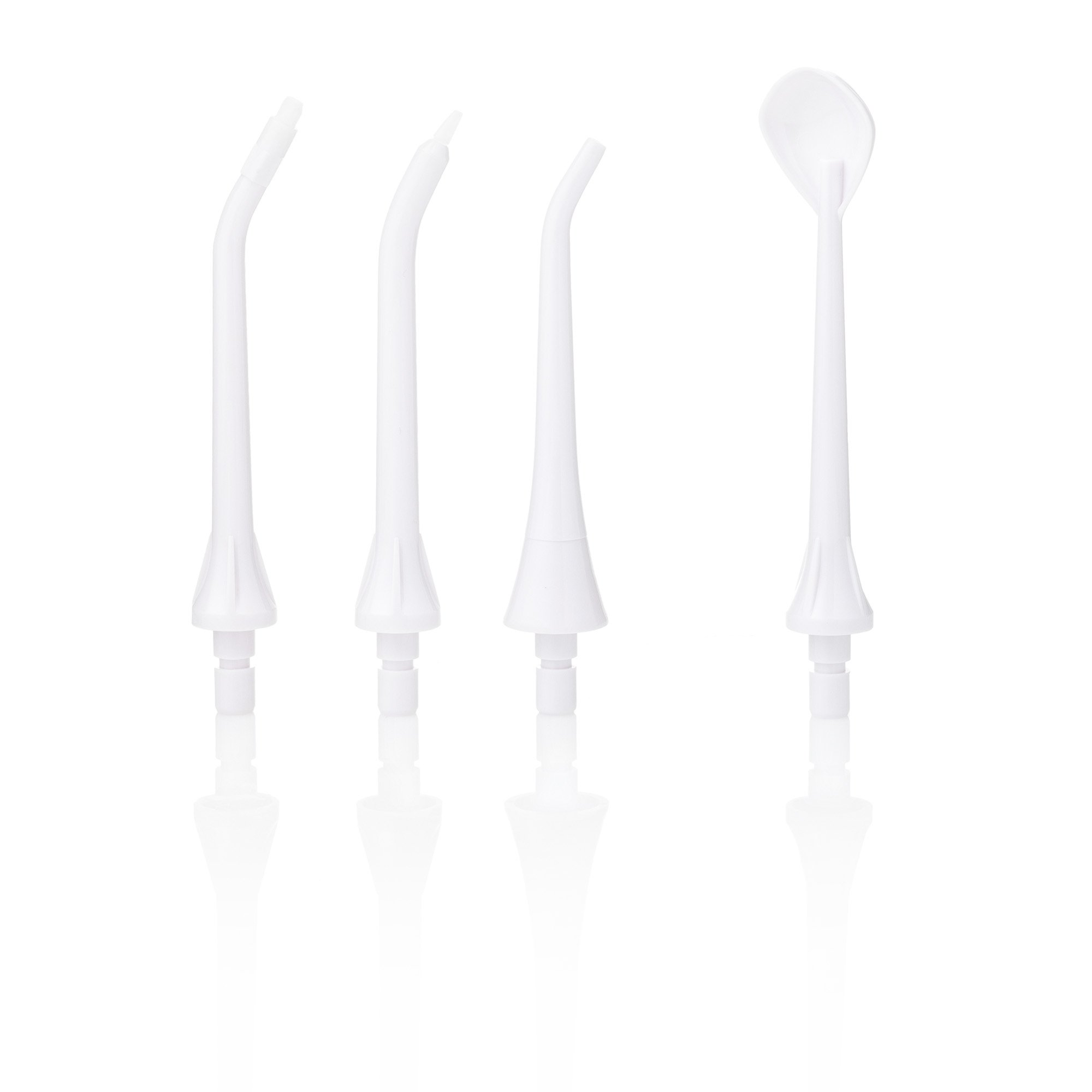 Cztery białe końcówki do irygatora jamy ustnej. Każda końcówka ma inny kształt. Wszystkie na białym tle z odbiciami.