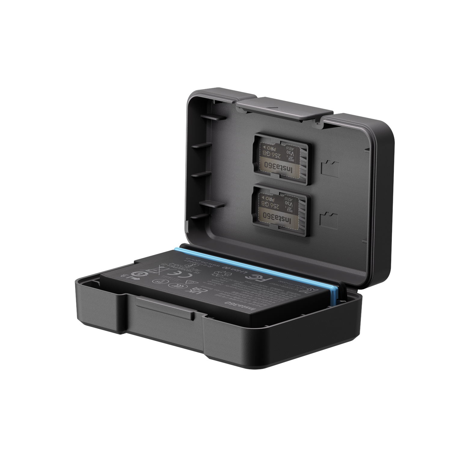 Een zwarte Insta360-case bevat een batterij en twee geheugenkaarten. De case is open en toont de inhoud, met het Insta360-logo zichtbaar.