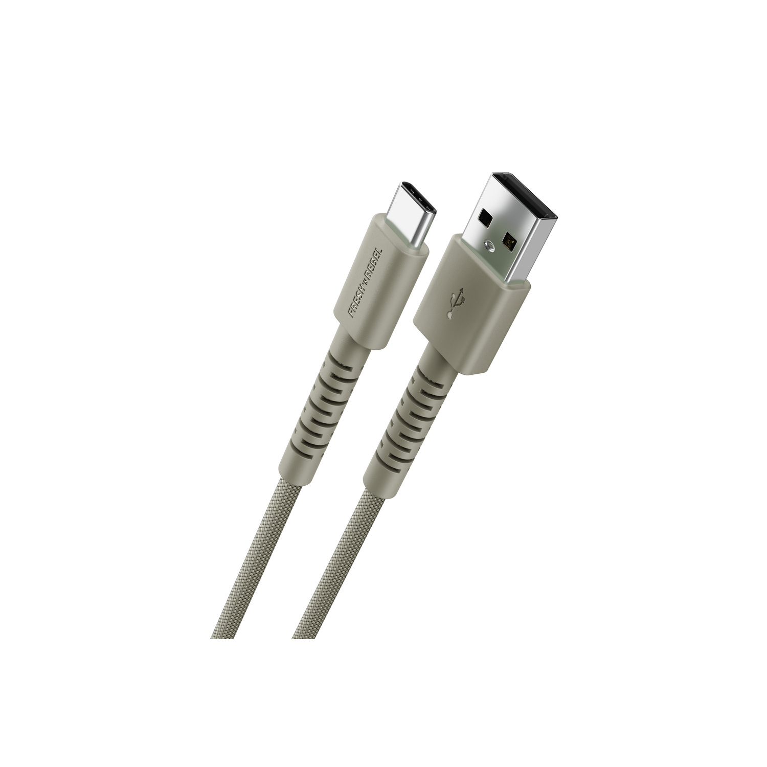 Un câble gris USB-C vers USB-A, incliné sur un fond blanc. Le câble a un boîtier texturé et les connecteurs sont visibles.