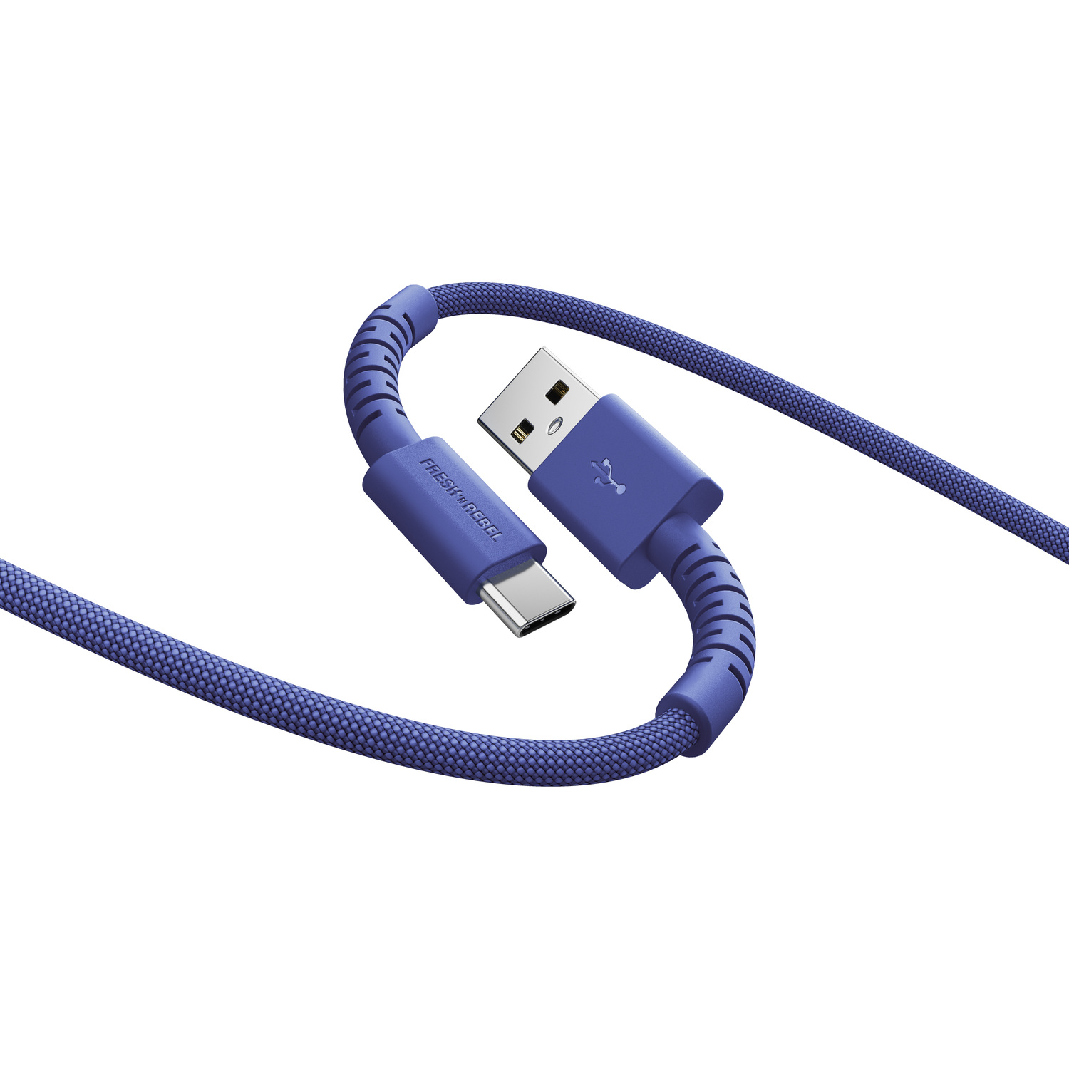 Un câble bleu USB-C vers USB-A. Le câble a une texture tressée. L'extrémité USB-C porte l'étiquette 'Fresh 'n Rebel'.