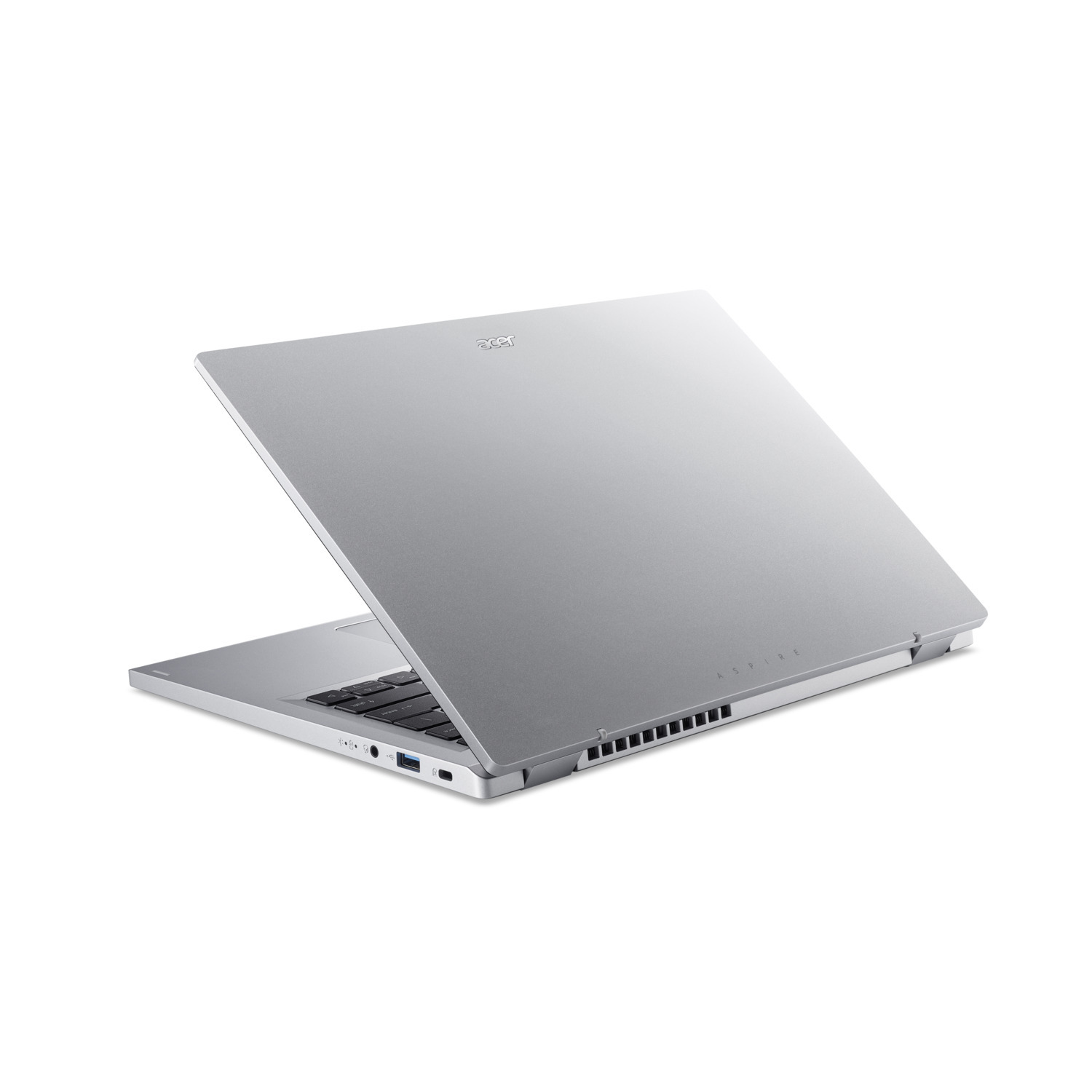 Un ordinateur portable Acer Aspire argenté est légèrement ouvert. Le clavier est visible. Le fond est blanc.