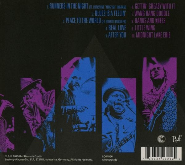 Albumcover mit Bandmitgliedern in Blau und Lila. Songtitel aufgelistet. Schwarzer Hintergrund, Ruf Records Logo und Barcode sichtbar.