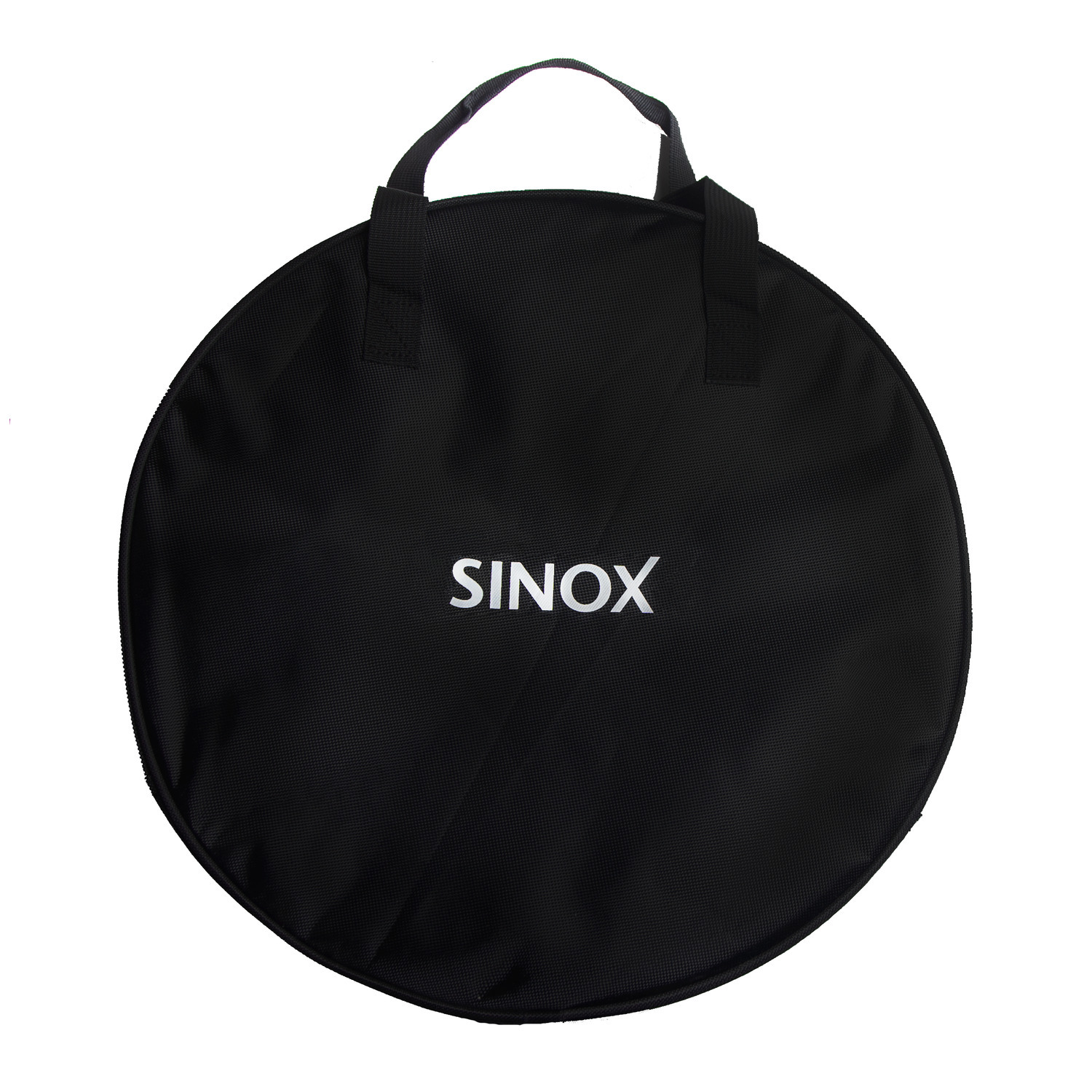 Un sac noir et circulaire avec une poignée. Le mot 'SINOX' est imprimé en blanc sur le devant.