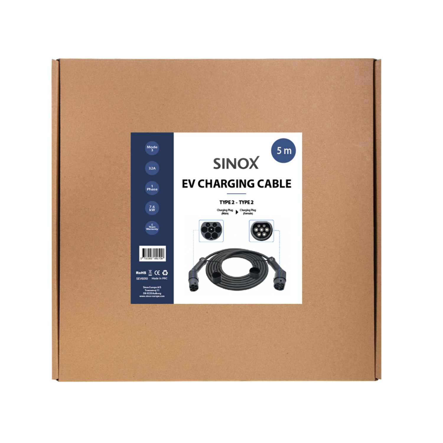 Une boîte en carton affiche un câble de chargement EV Sinox noir. Les informations sur les spécifications du câble sont sur un panneau blanc. Le câble mesure 5 m de long.