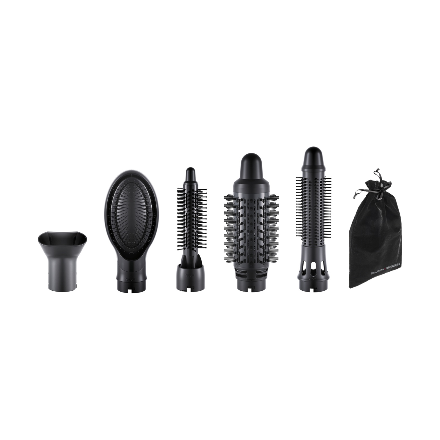 Un set di accessori neri per lo styling dei capelli disposti su sfondo bianco. Include un ugello, testine e una borsa portaoggetti.