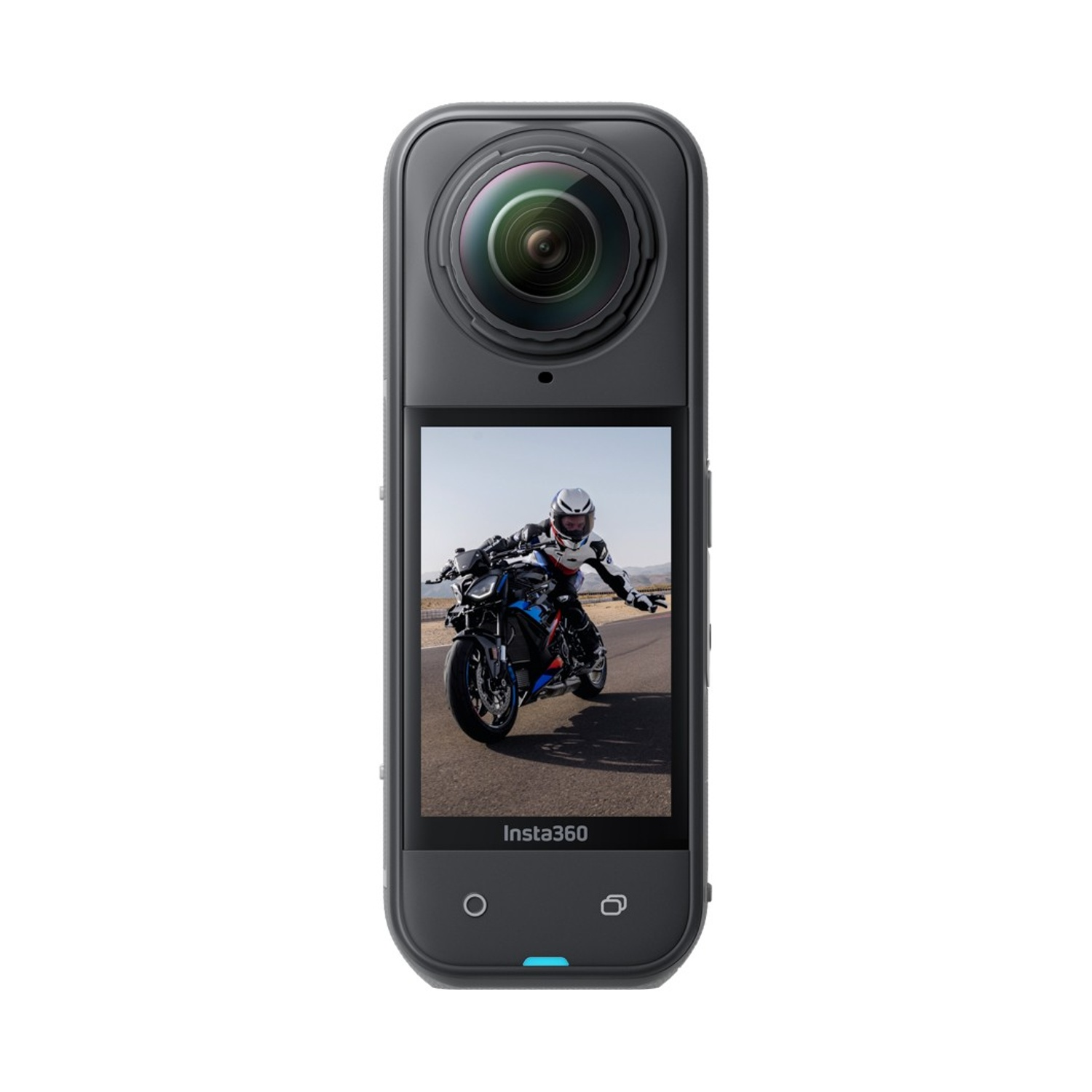 Fotocamera Insta360 nera con motociclista. La fotocamera ha un obiettivo in alto e uno schermo che mostra il motociclista sulla strada.