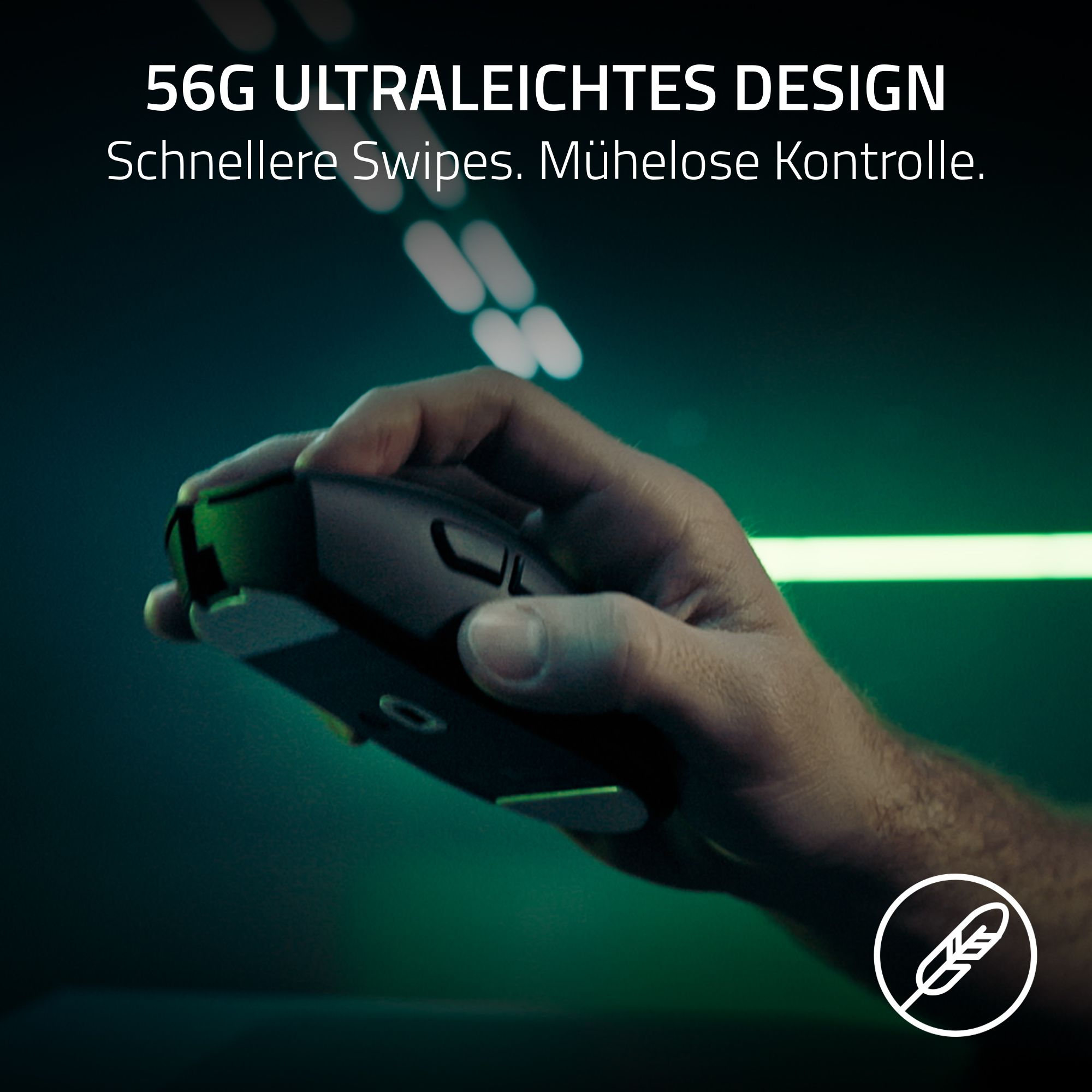 Hand hält eine schwarze Maus, mit Text über das leichte Design. Weißes Federlogo in der unteren rechten Ecke.