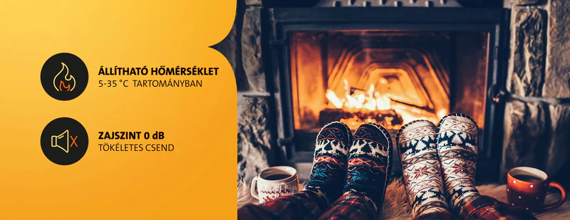 Mintás zoknis lábak a kandalló közelében. Egy csésze kávé a közelben. Lángok vannak a kandallóban.