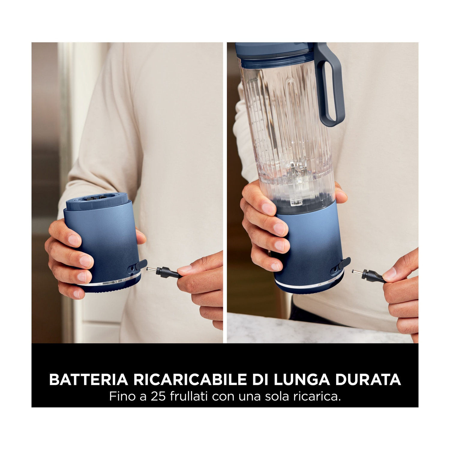 Una persona tiene la base e la parte superiore di un frullatore, collegando il cavo di ricarica. Il frullatore è blu e bianco, lo sfondo sfocato.