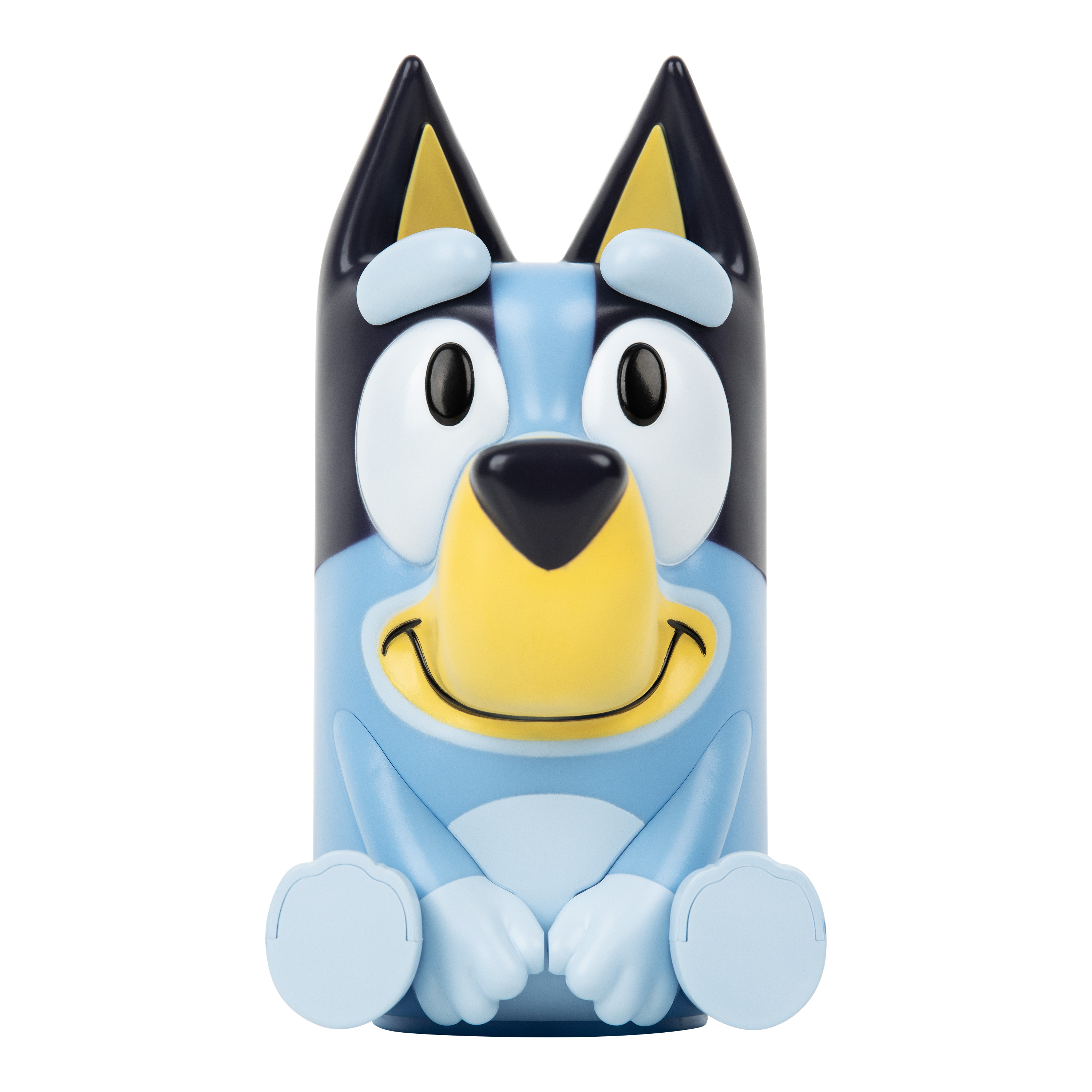 Bluey-Spielfigur. Es ist ein blauer Hund mit schwarzen Ohren, einem gelben Mund und blauen Pfoten. Der Hintergrund ist weiß.