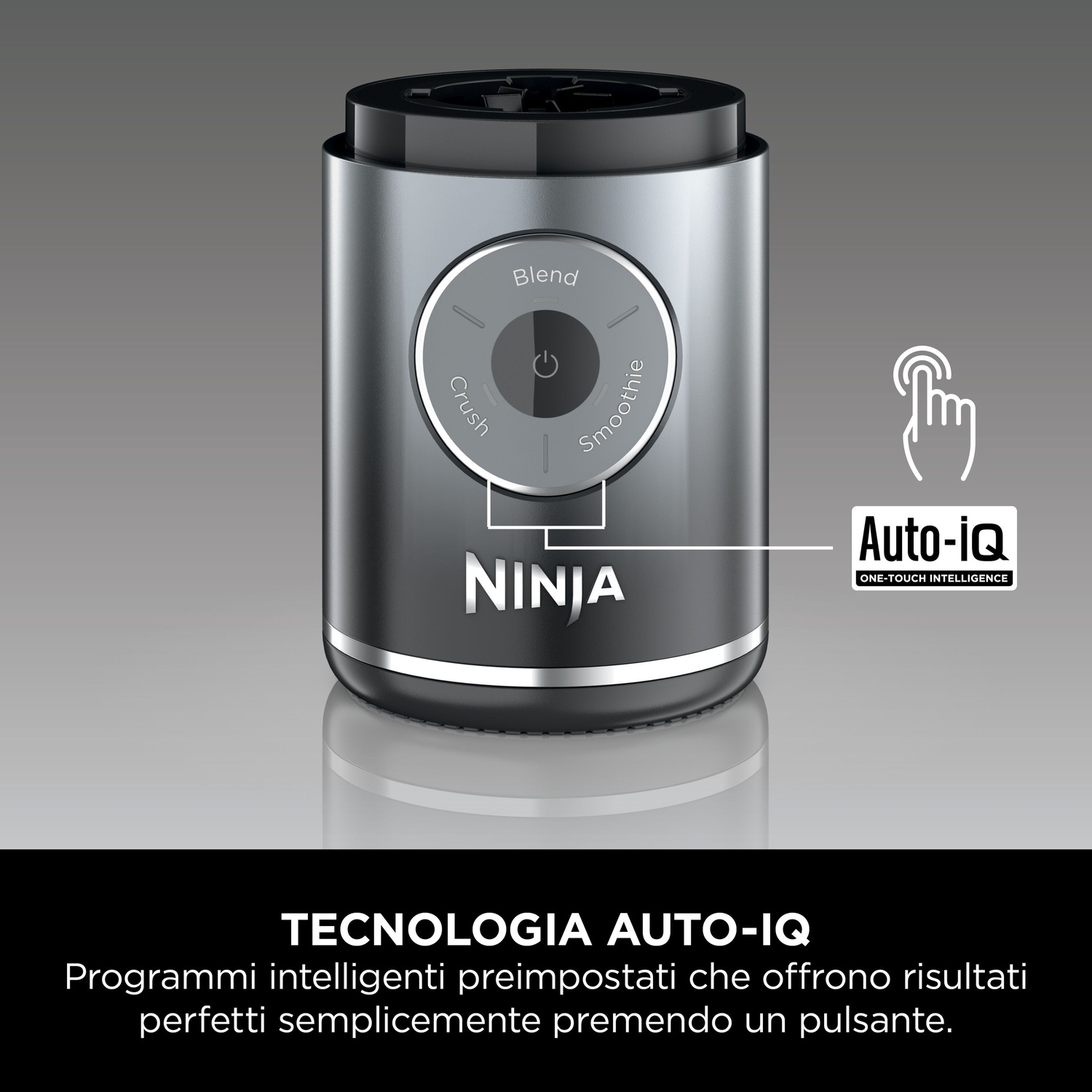 Un frullatore Ninja argentato con pannello di controllo, etichettato miscela, frulla, frullato. Caratteristiche Auto-IQ.