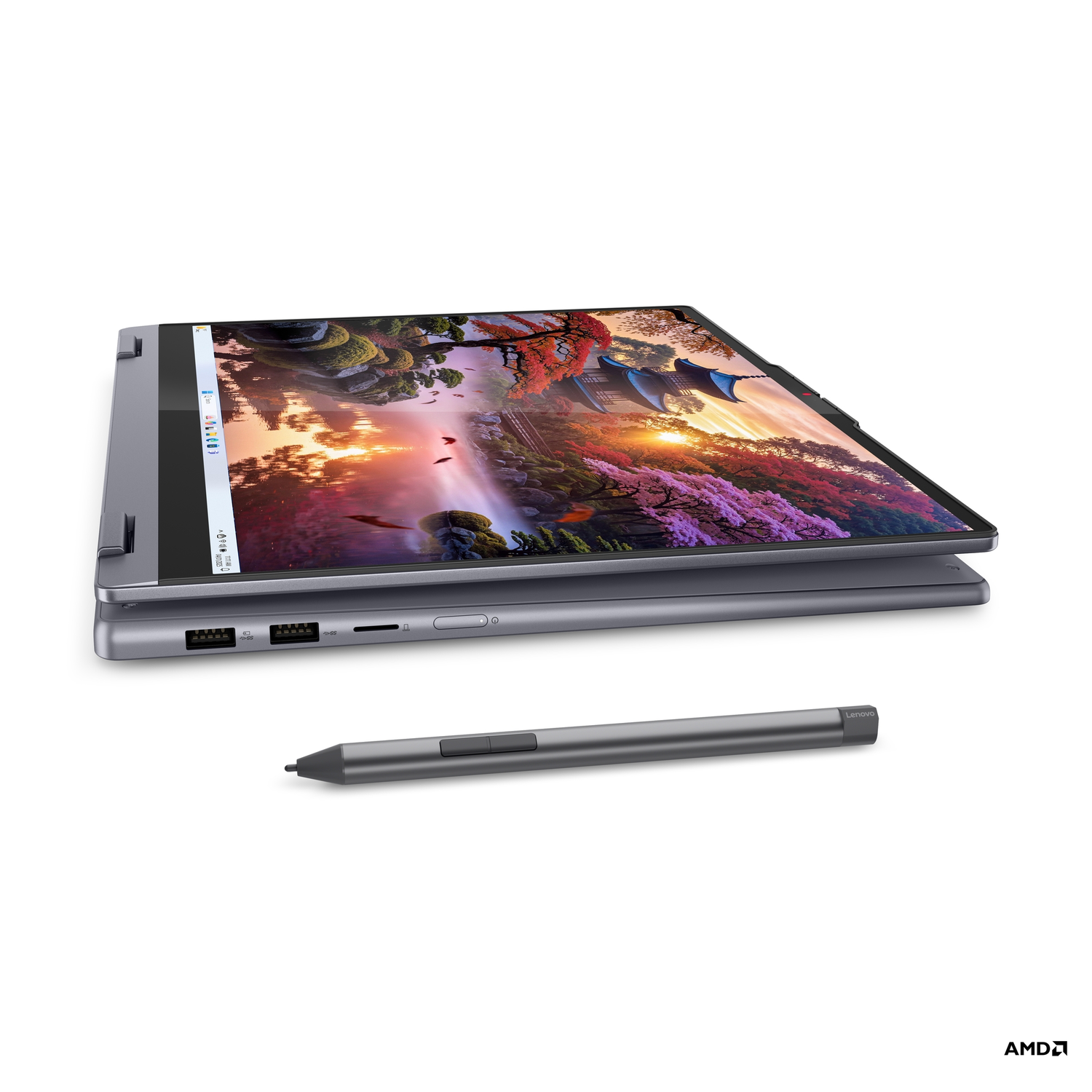Een zilveren Lenovo laptop, iets open, toont een schilderachtig beeld. Een stylus ligt eronder. AMD-logo rechtsonder.