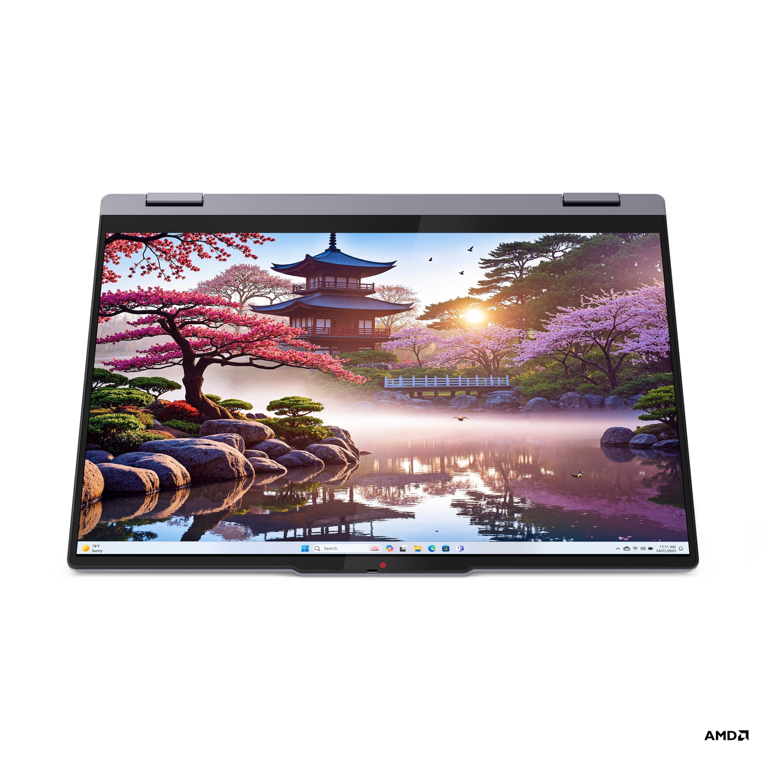 Een laptopscherm toont een Japanse tuin met een pagode, kersenbloesems, een meer en vogels. De laptop staat open tegen een witte achtergrond.
