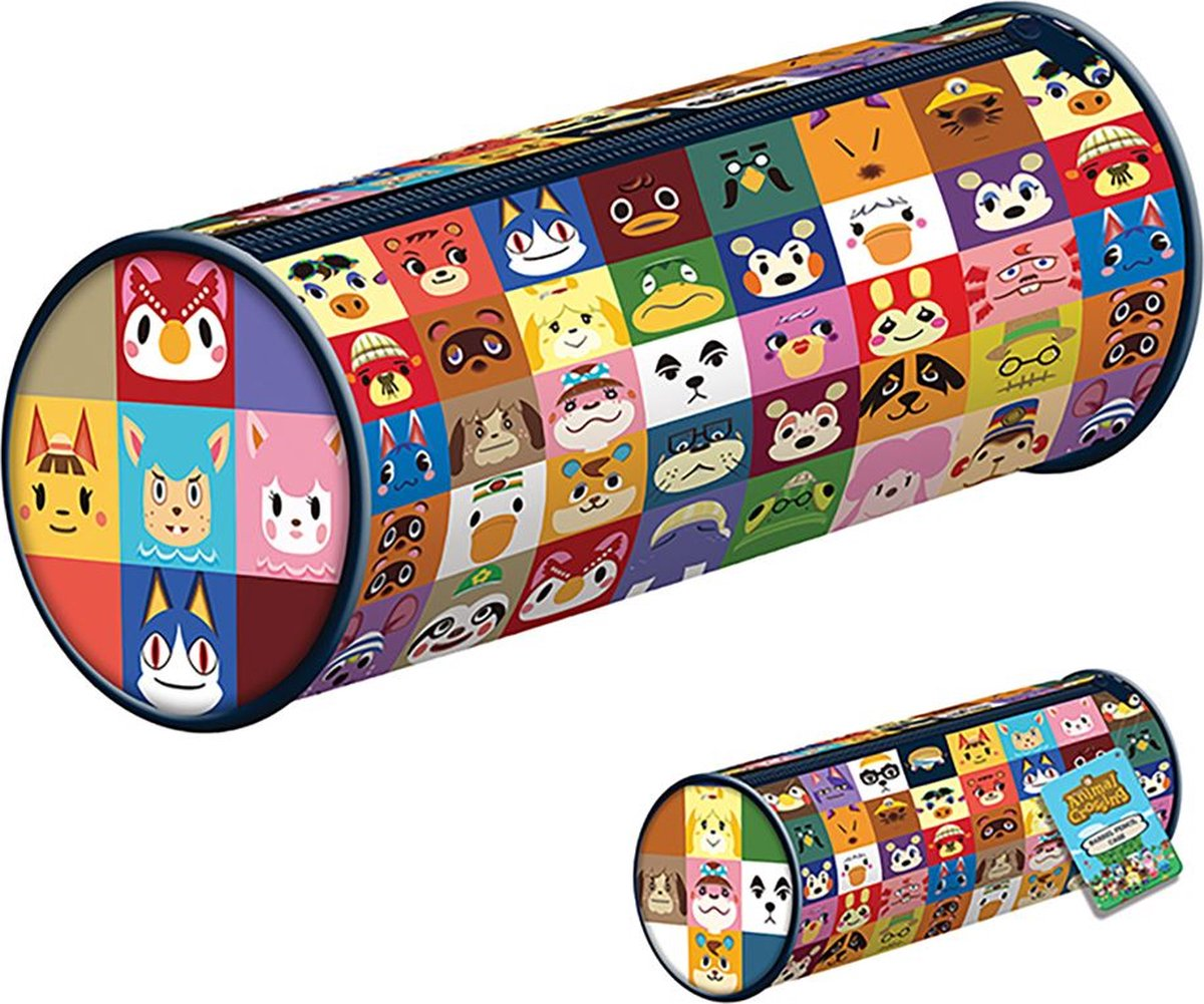 Estuche cilíndrico con personajes de Animal Crossing. Tiene cremallera y es azul. Versión más pequeña en el fondo.