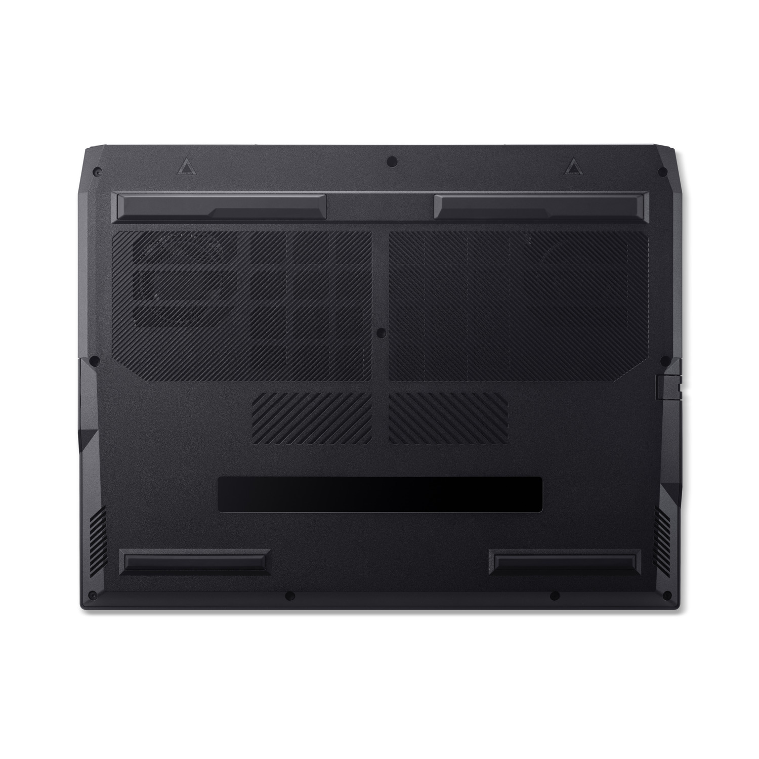 Bas d'un ordinateur portable noir, avec des ouvertures, des panneaux et une ouverture rectangulaire. Surface texturée.