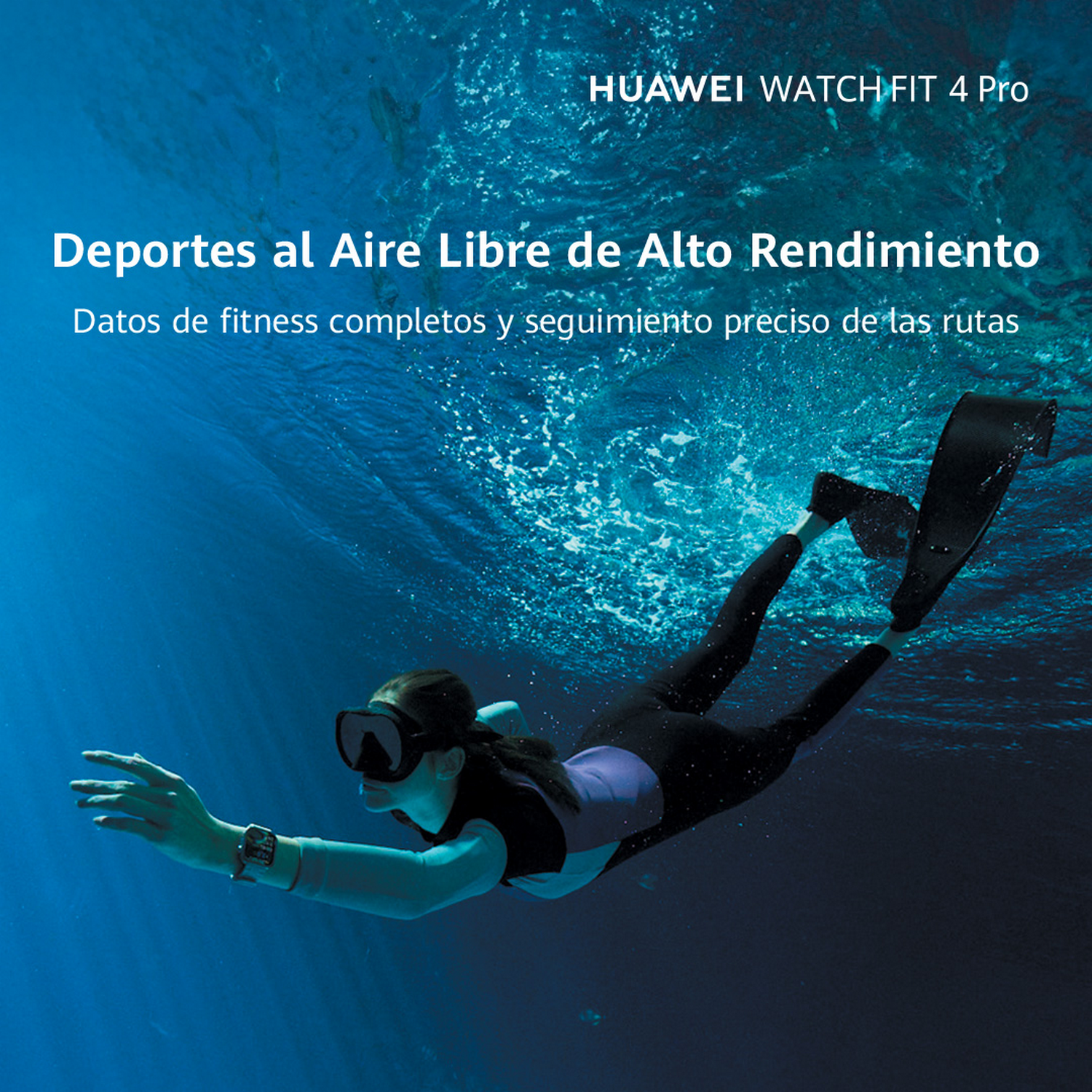 Una persona nada bajo el agua con aletas y máscara. La imagen promociona un reloj Huawei. Texto: Deportes al Aire Libre de Alto Rendimiento.