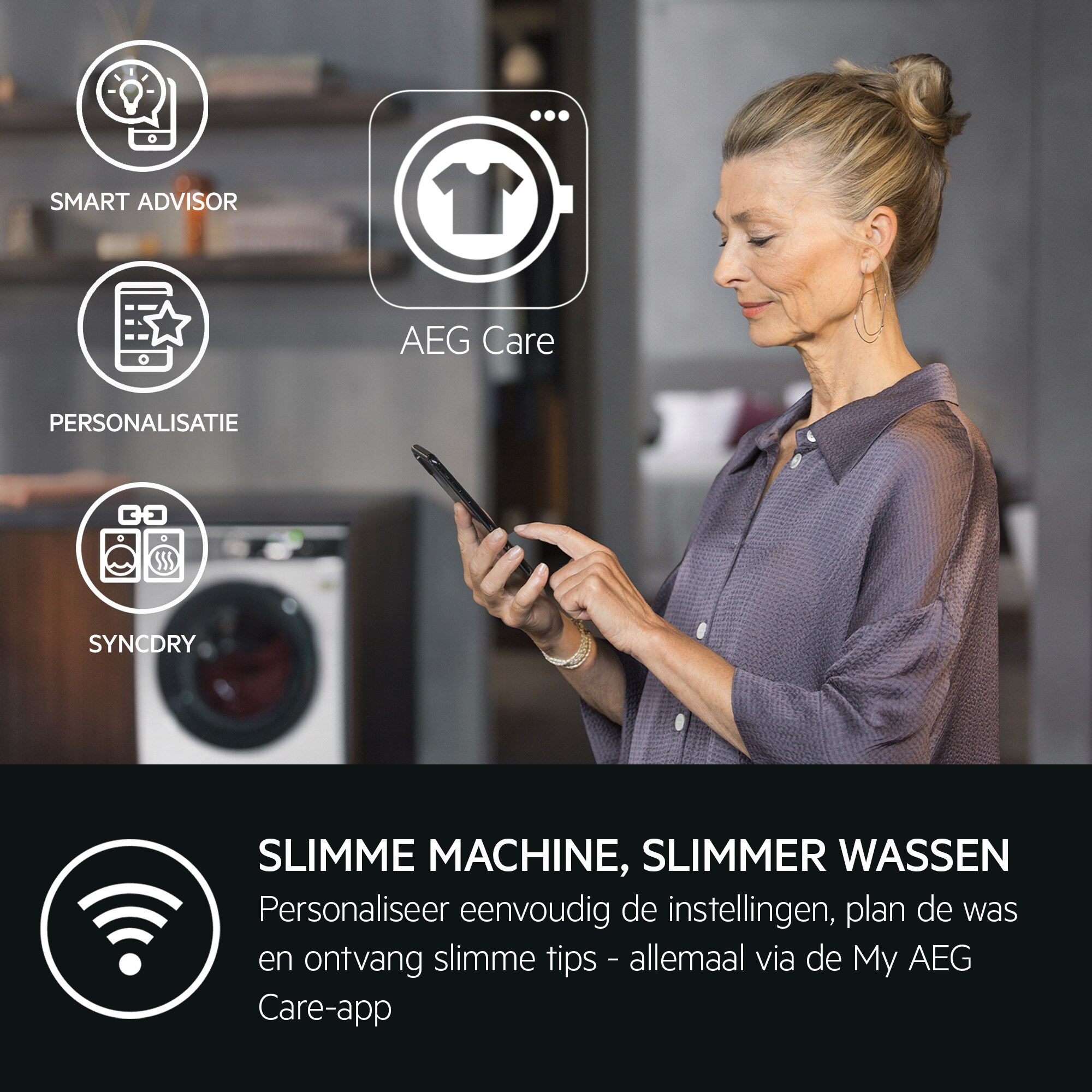 Vrouw gebruikt smartphone met AEG Care-app functies, waaronder Smart Advisor en SyncDry, met wasmachine op achtergrond.