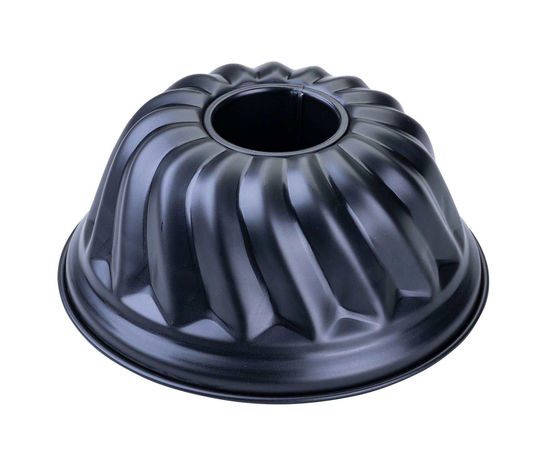 Eine schwarze Gugelhupf-Form auf weißem Hintergrund. Die Form hat ein Spiralmuster.