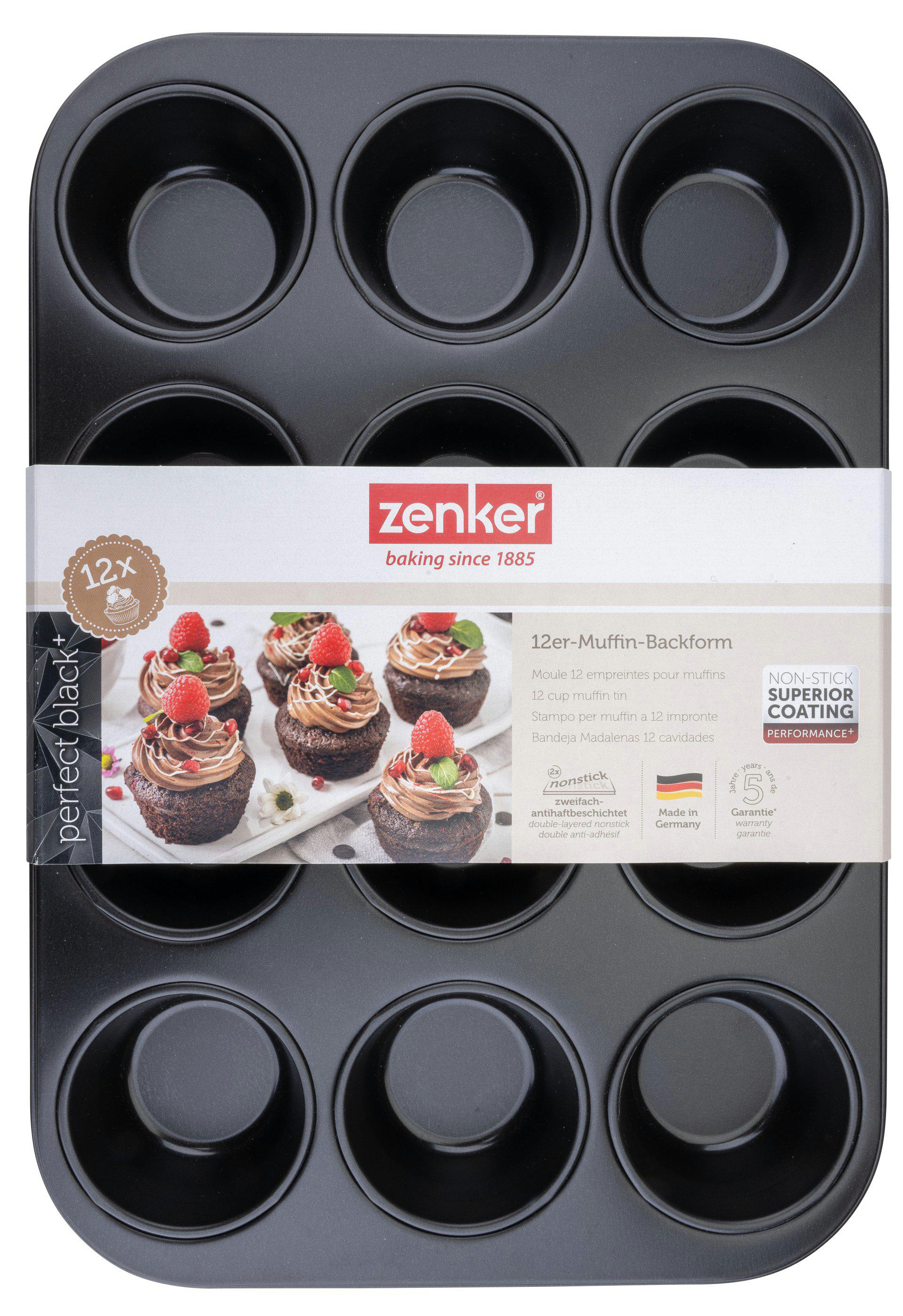 Eine schwarze Muffinform mit 12 runden Formen. Eine Schachtel zeigt Muffins mit Himbeeren. Die Marke ist Zenker.