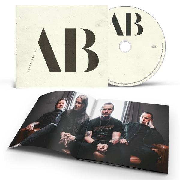 Albumcover und CD von Alter Bridge, offenes Booklet mit Bandmitgliedern, die sitzen. Cover und CD zeigen AB-Logo in Dunkel.