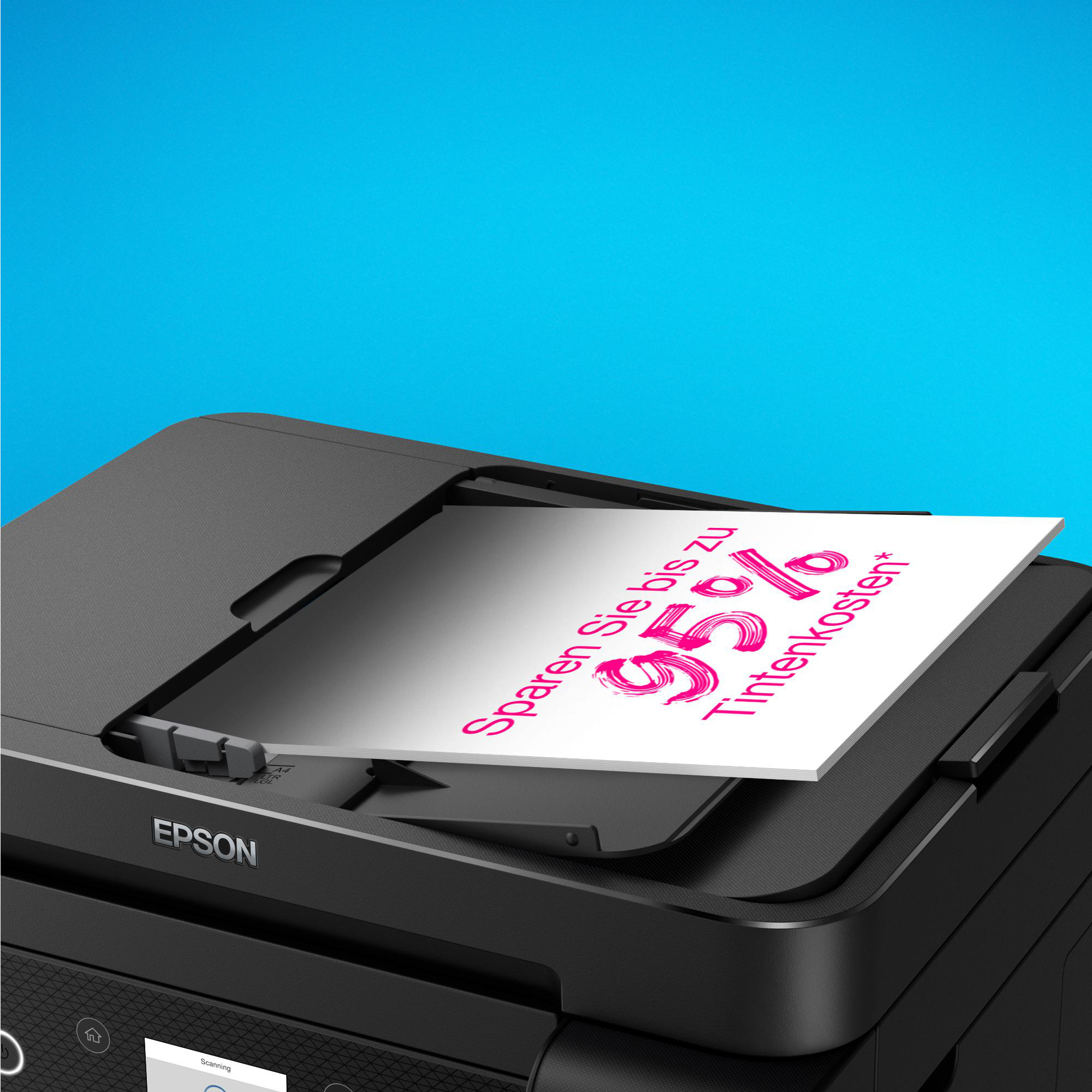 Ein Epson-Drucker mit einem Papier, das 55 % Tinten-Ersparnis zeigt. Der Hintergrund ist blau.