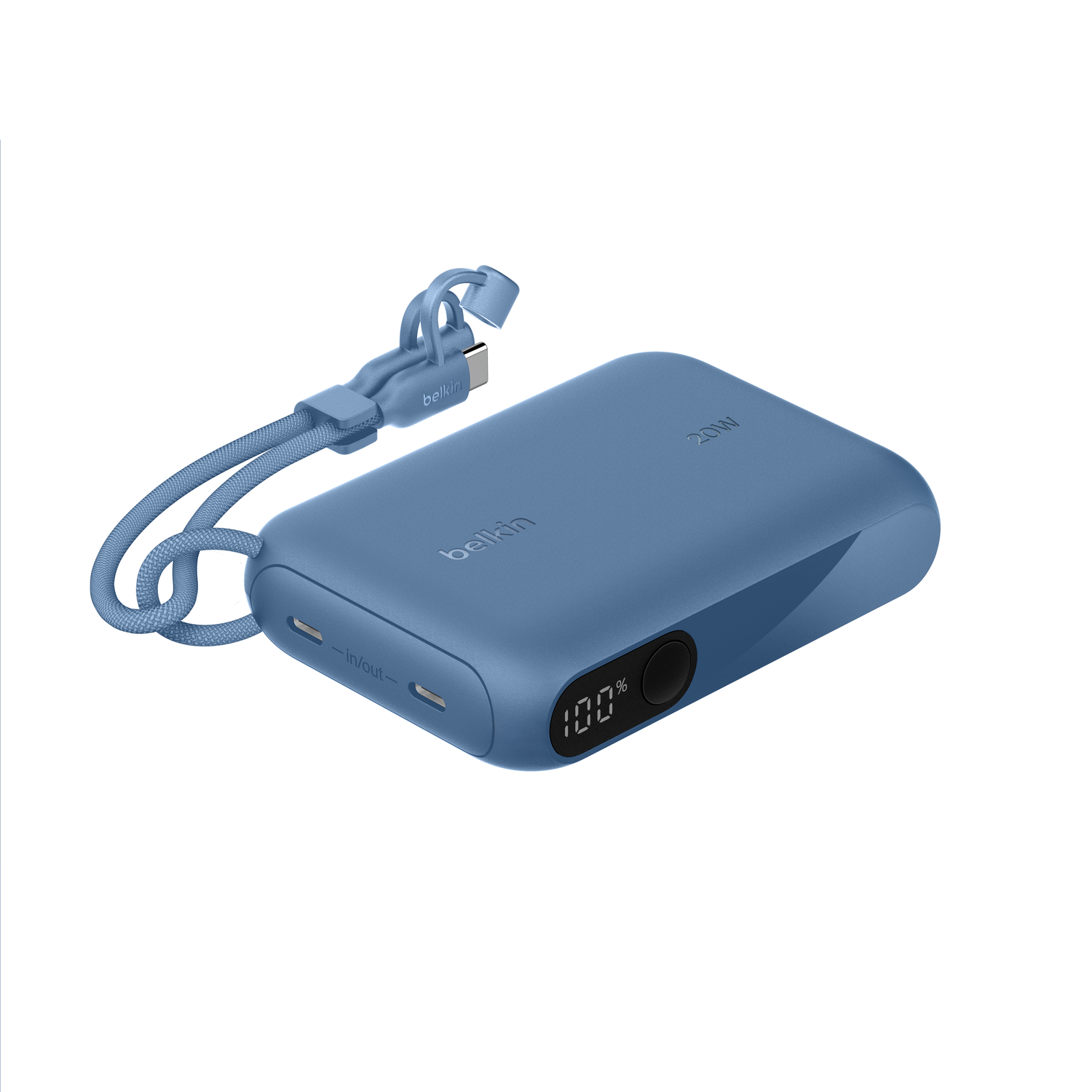 Batterie externe Belkin bleue avec câble attaché, affichant 100% de charge. L'appareil porte le logo Belkin et l'inscription 20W.