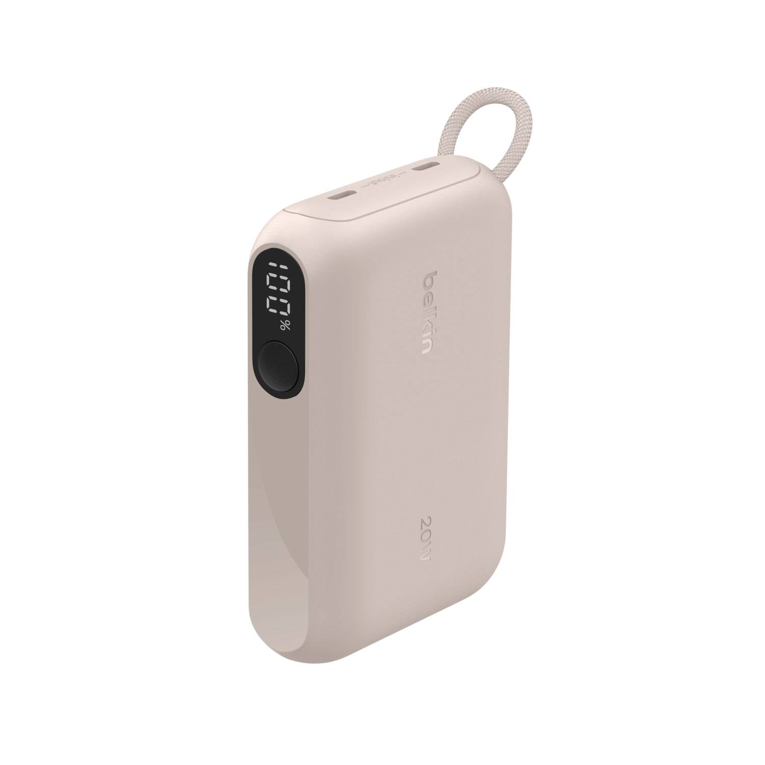 Une batterie externe Belkin 20W beige affiche 100% sur son écran. Elle a une boucle et un bouton noir. Le fond est blanc.