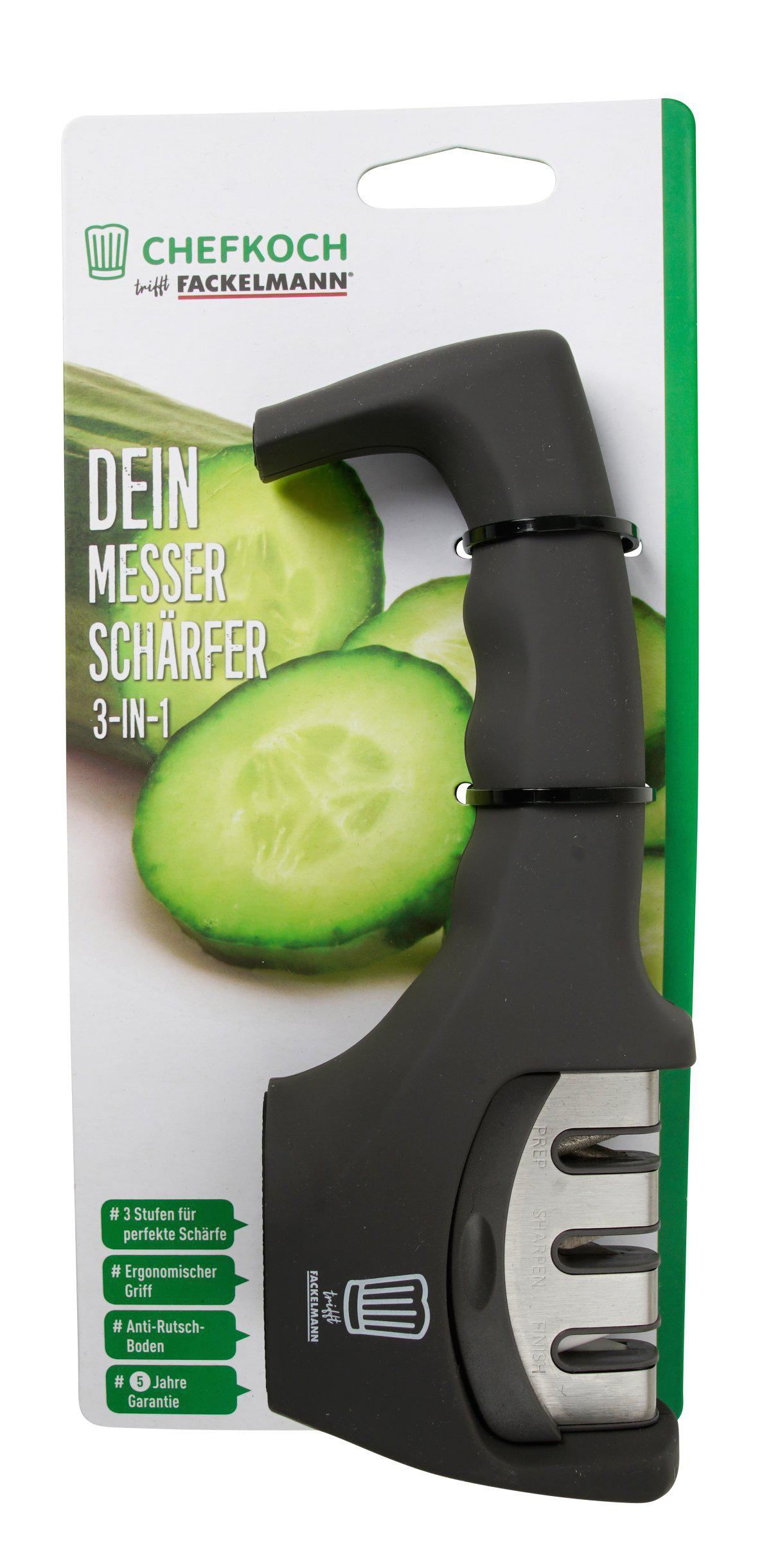 Ein Messerschärfer auf weiß-grünem Hintergrund. Er hat einen schwarzen Griff und eine silberne Schärffläche. Gurkenscheiben sind sichtbar.